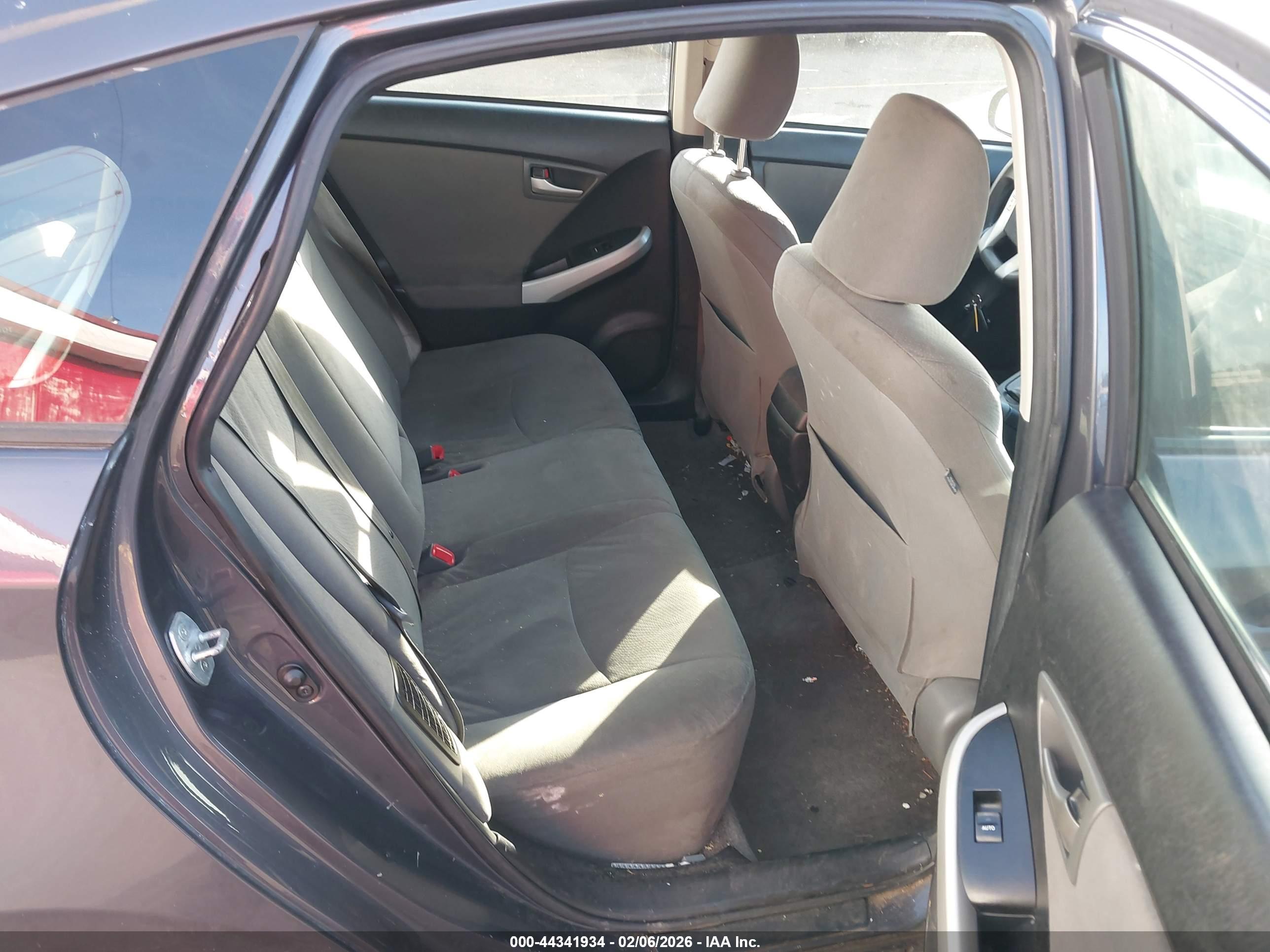 TOYOTA PRIUS image 8