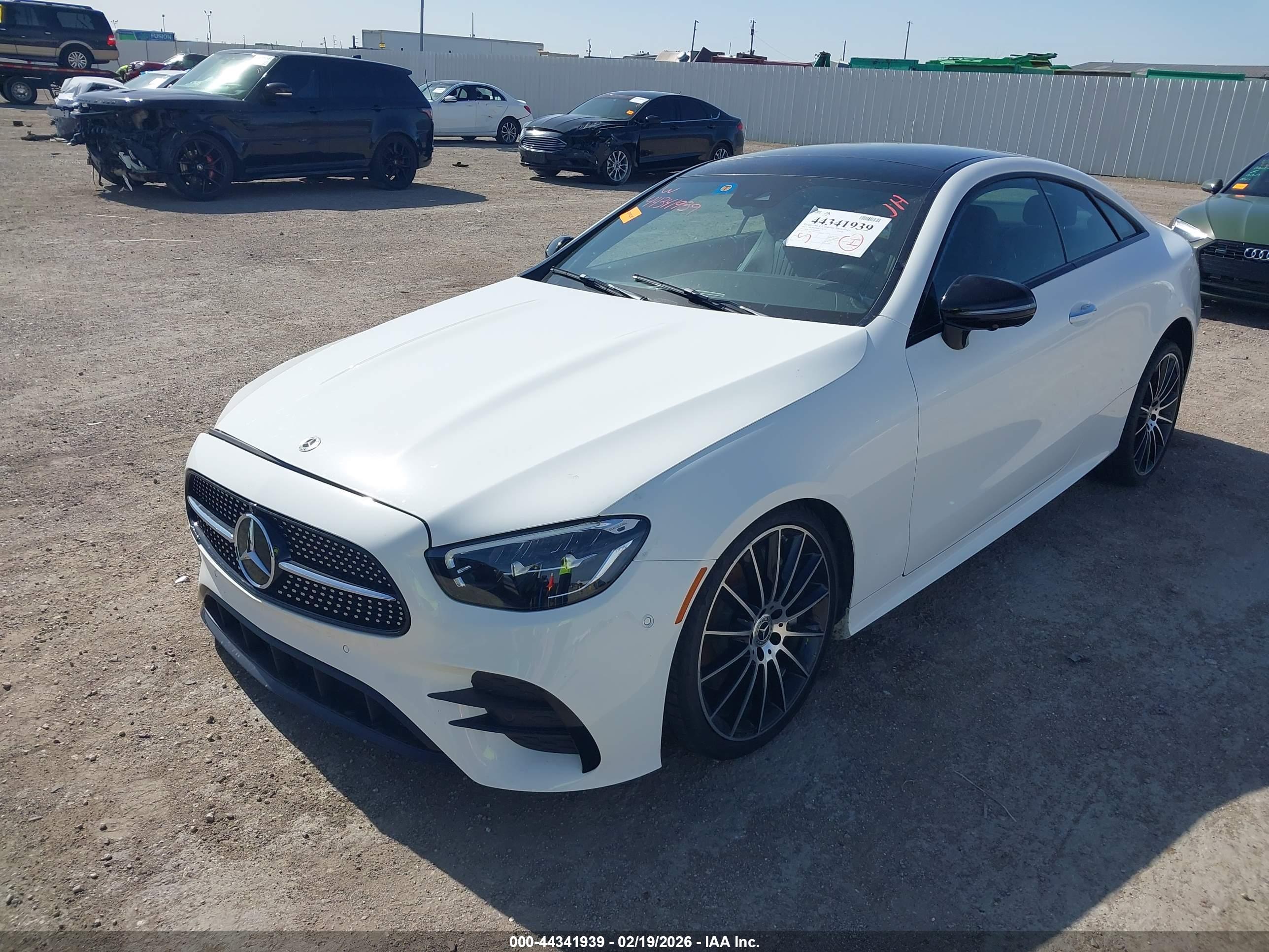 MERCEDES-BENZ E image 2