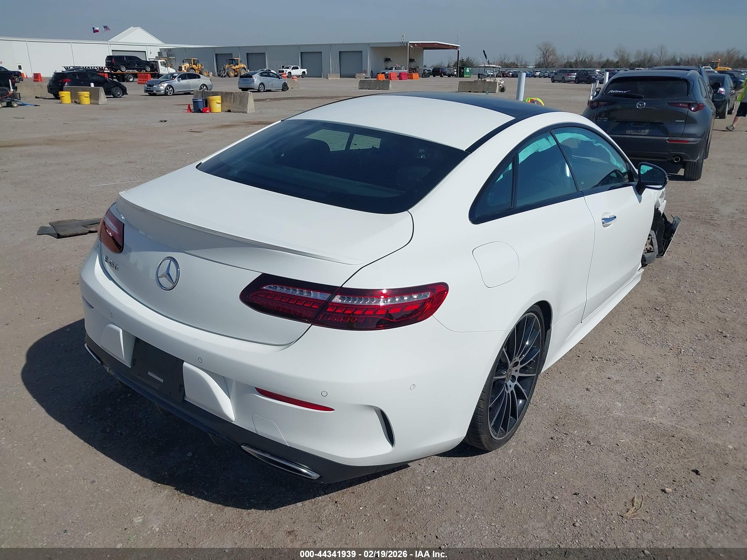 MERCEDES-BENZ E image 4