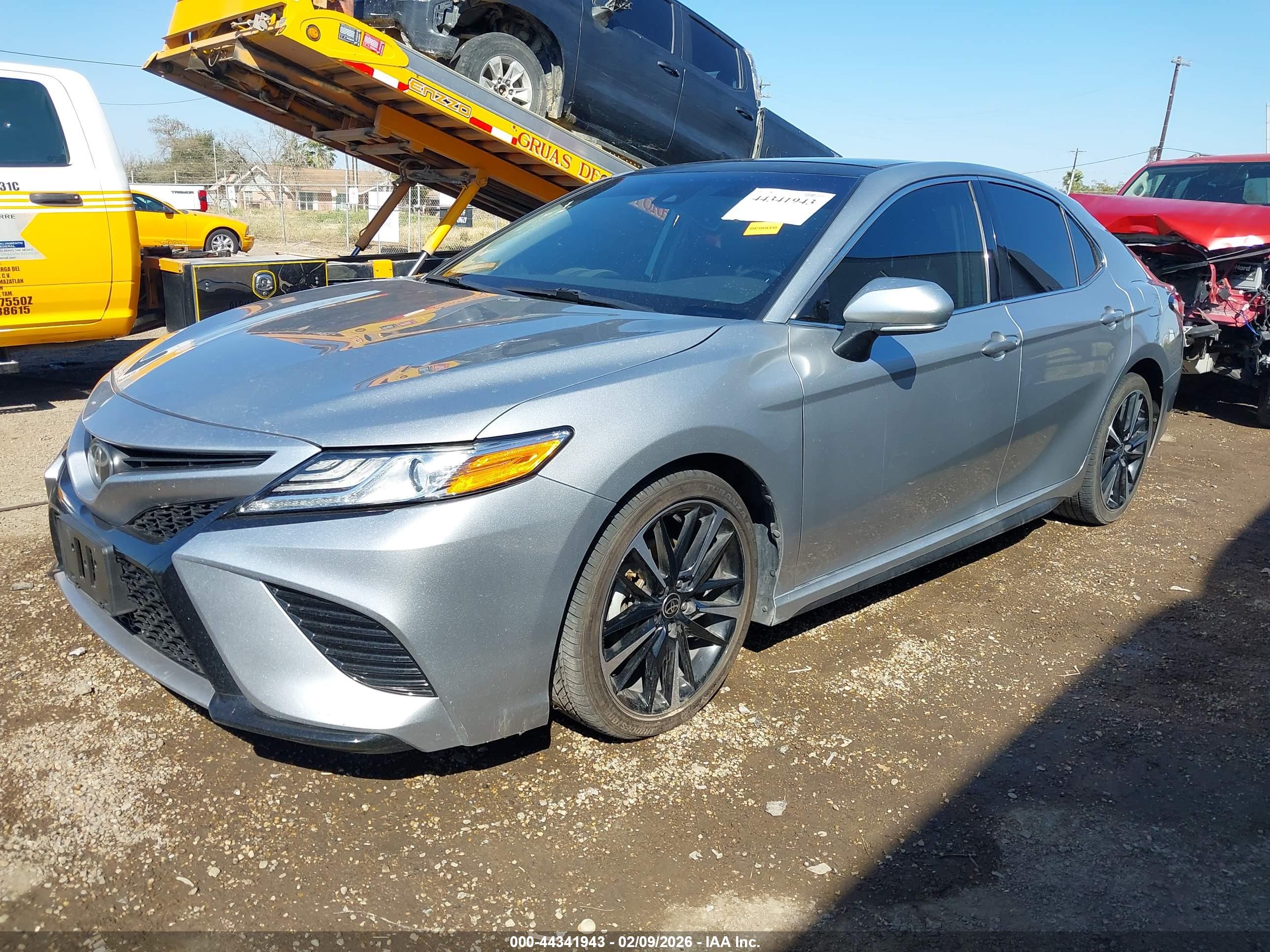 TOYOTA CAMRY image 2