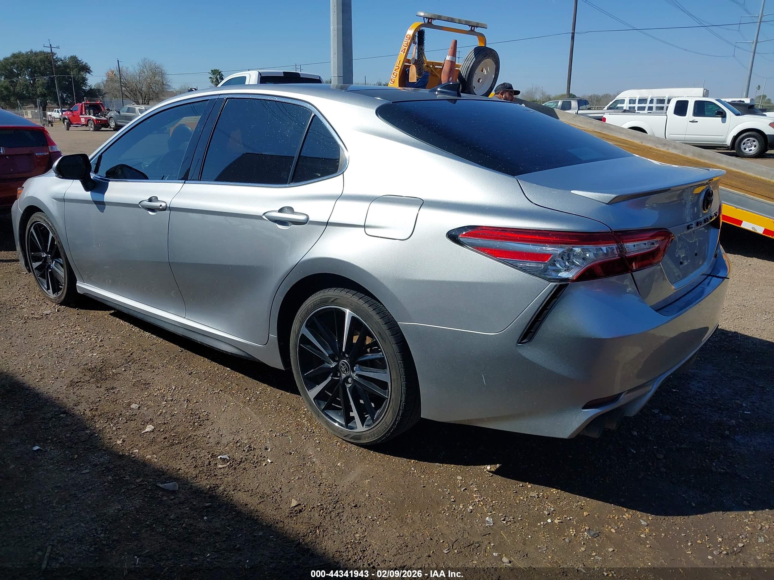 TOYOTA CAMRY image 3