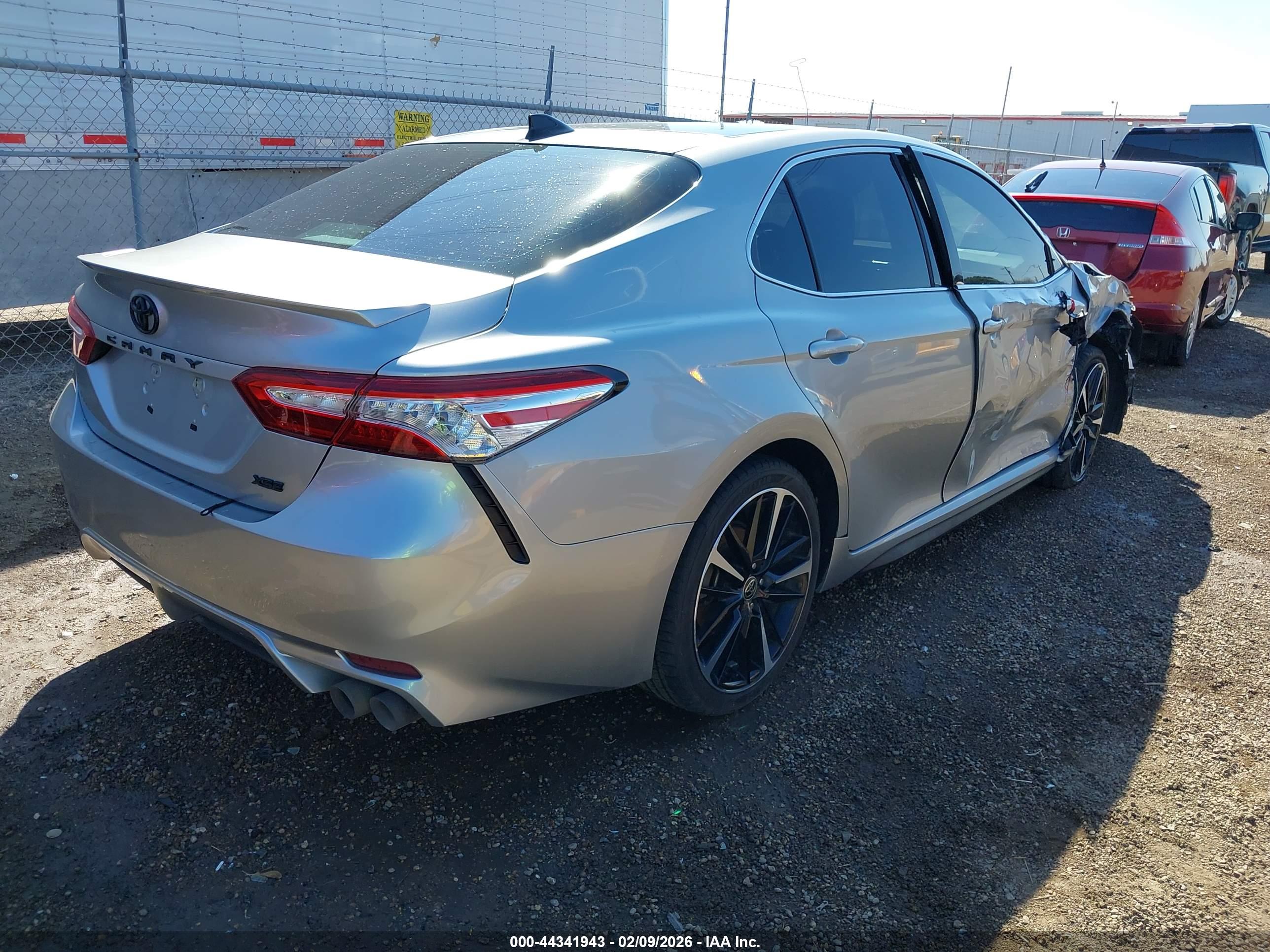 TOYOTA CAMRY image 4