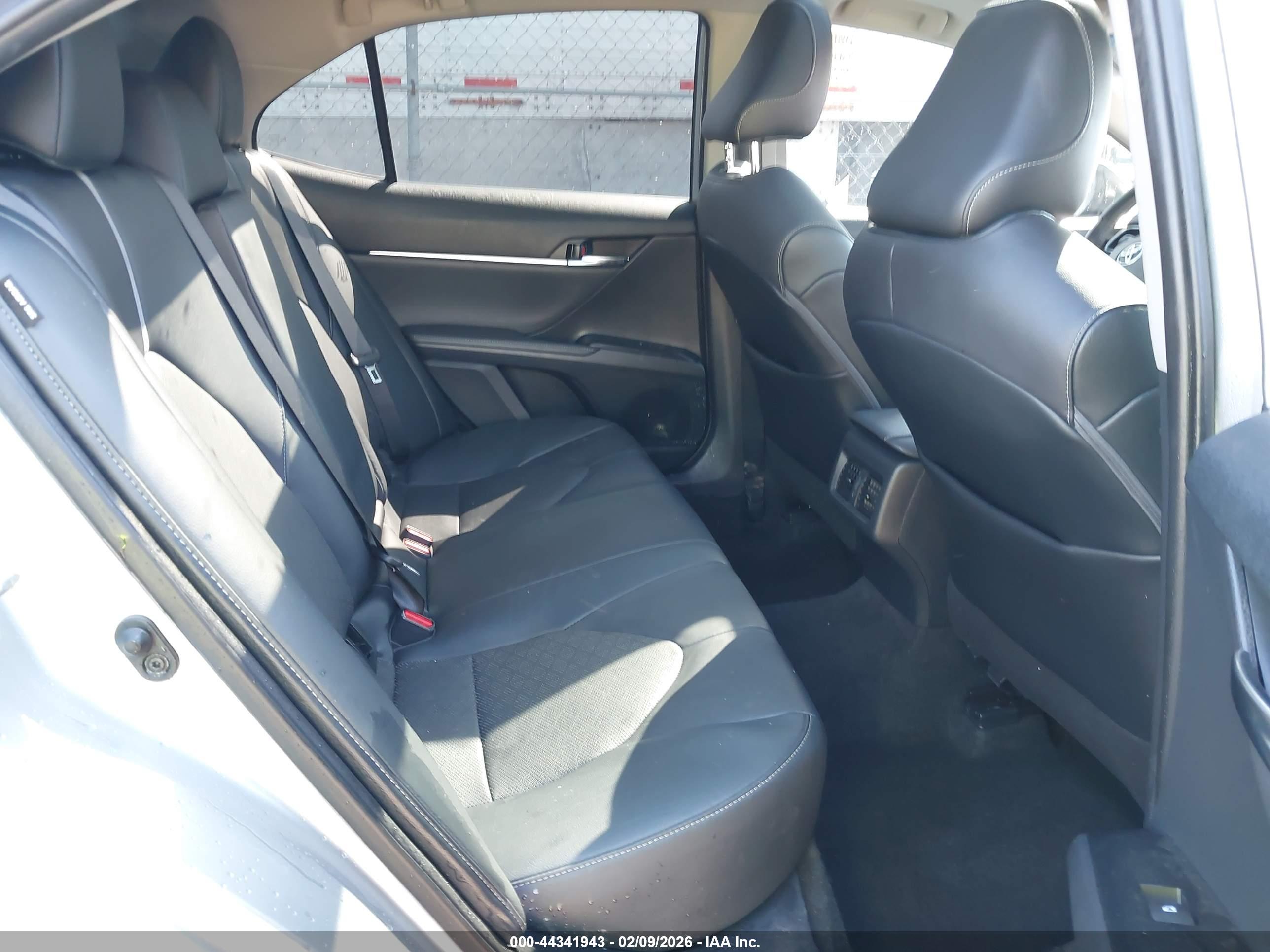 TOYOTA CAMRY image 8