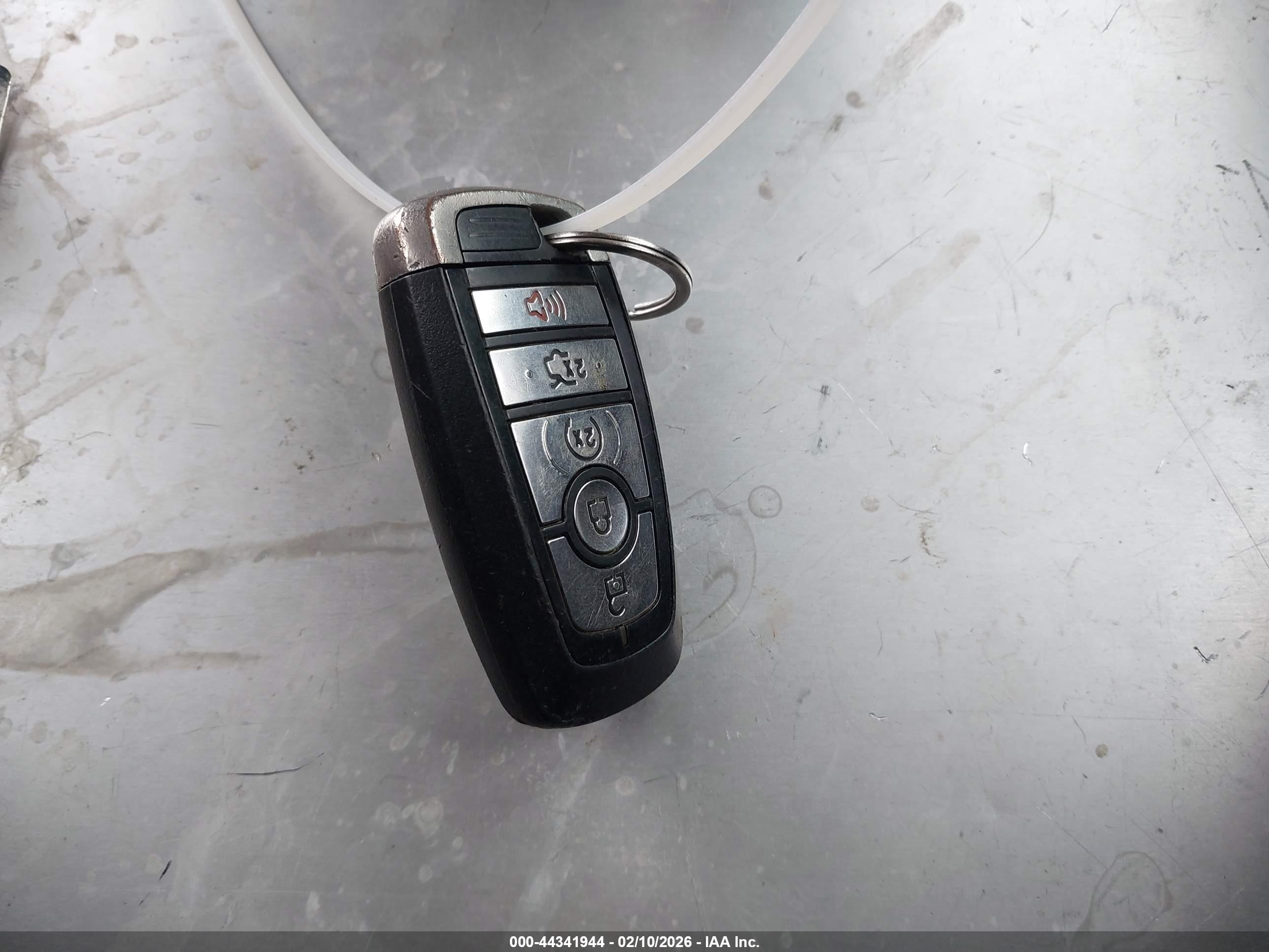FORD FUSION image 11
