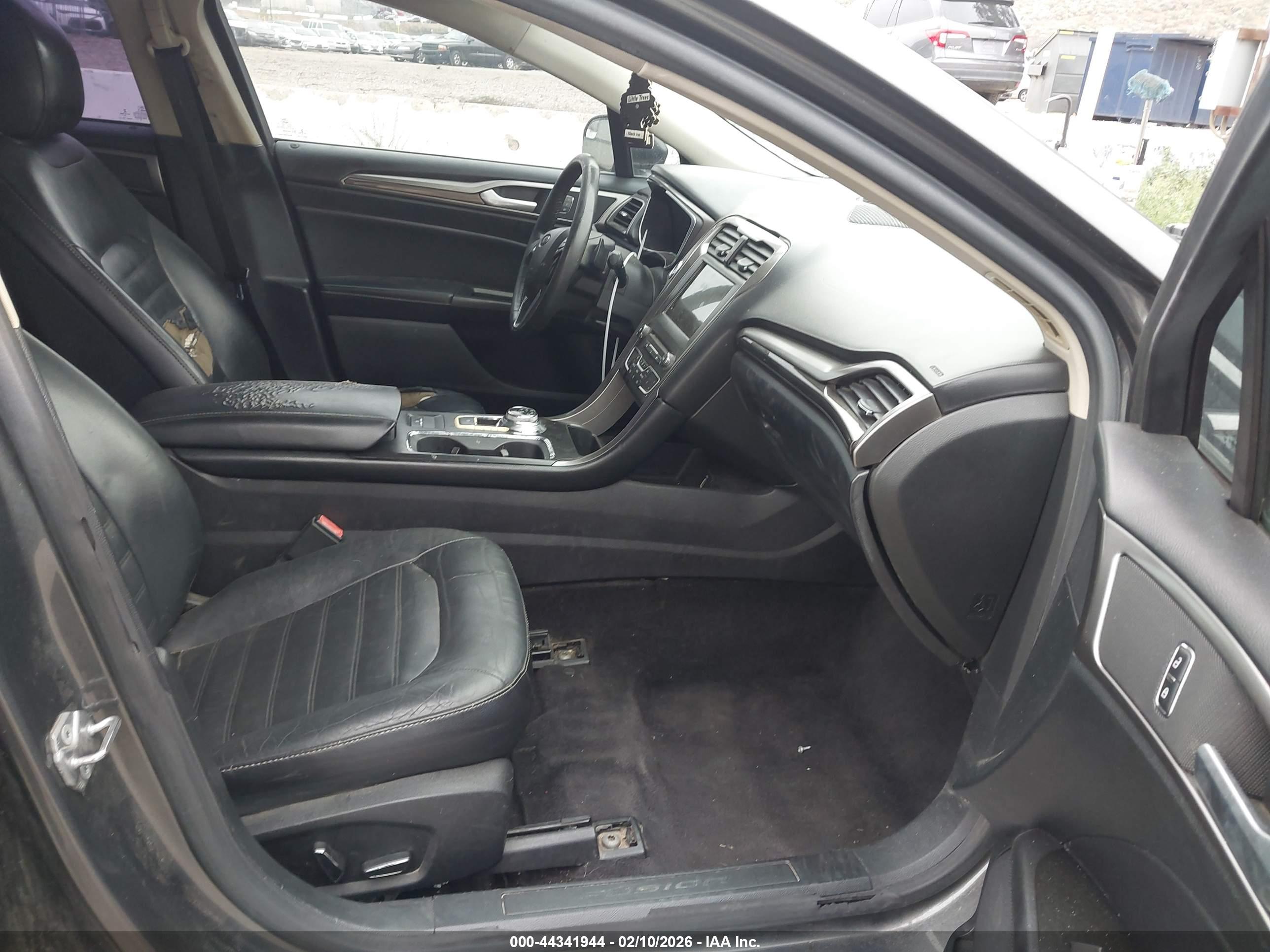 FORD FUSION image 5
