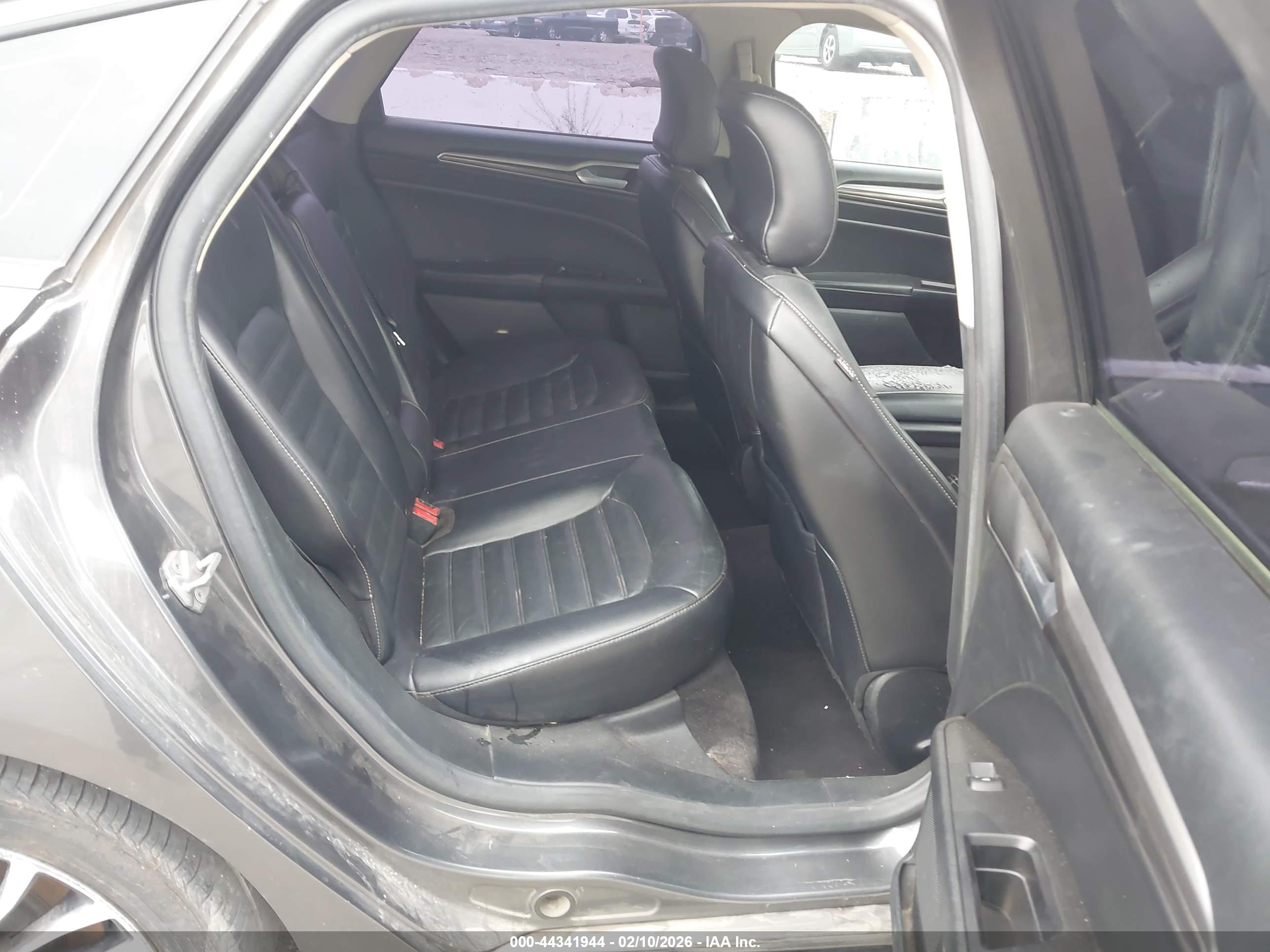 FORD FUSION image 8
