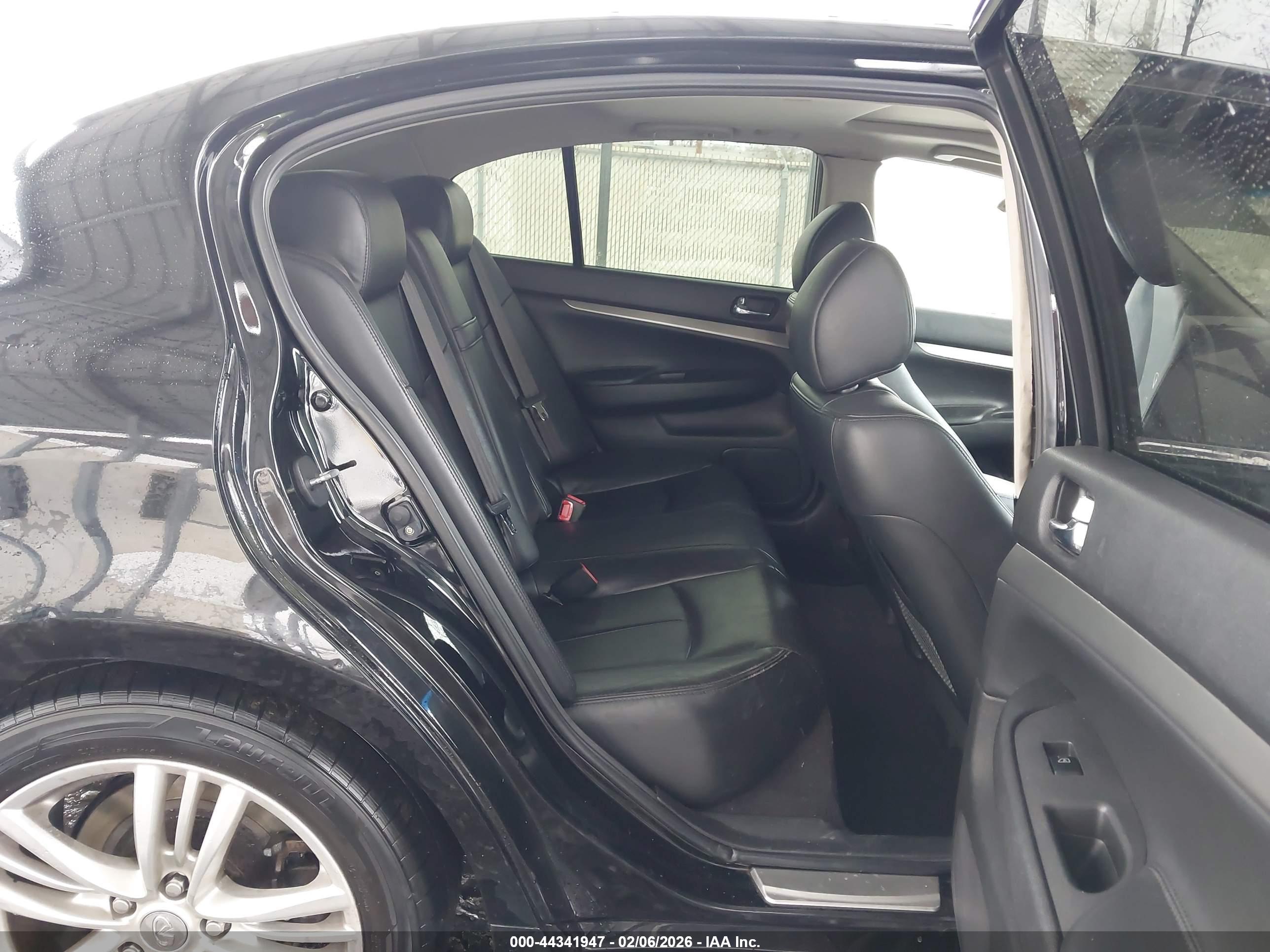 INFINITI G37 image 8
