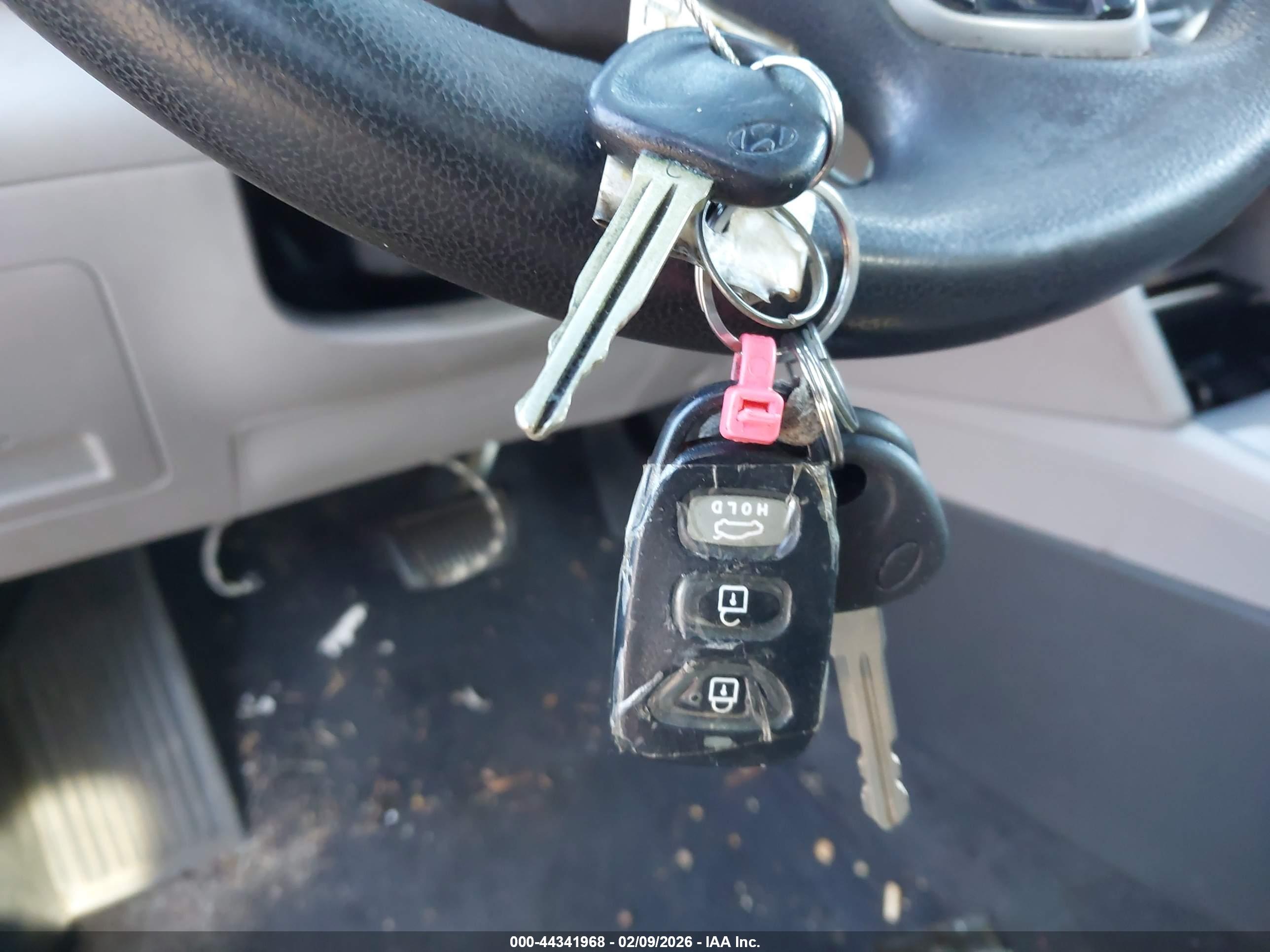 HYUNDAI ELANTRA image 11