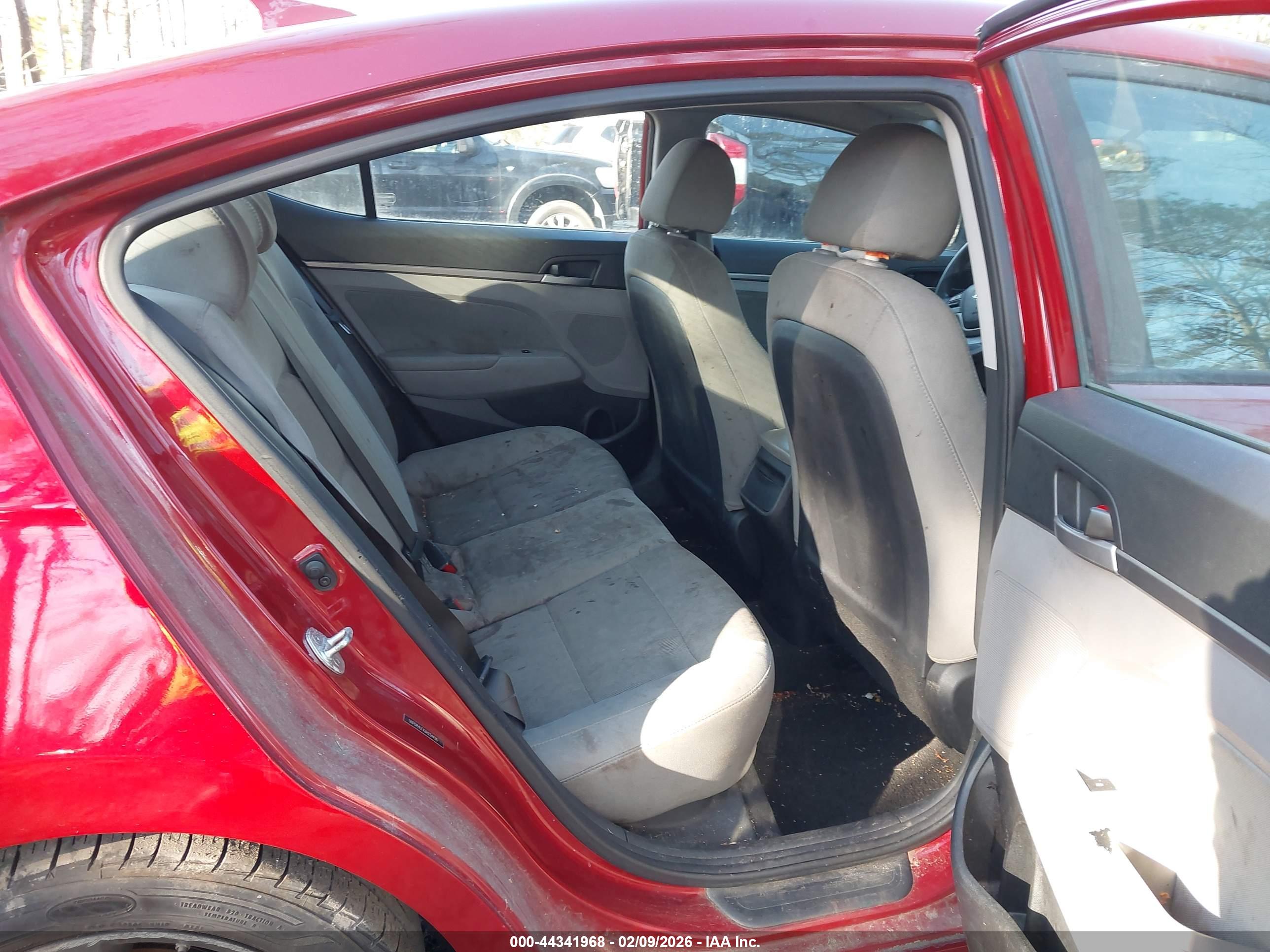 HYUNDAI ELANTRA image 8