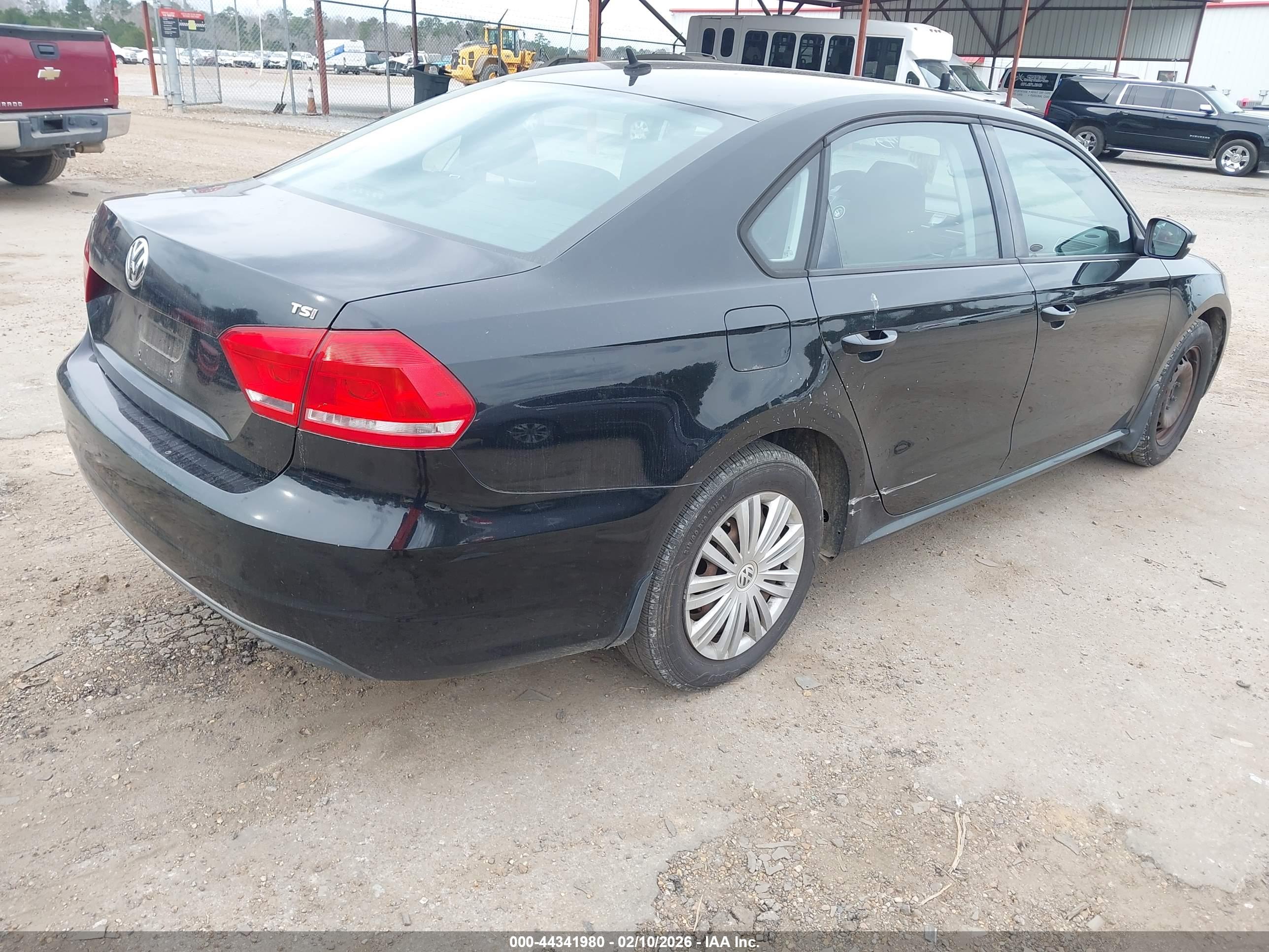 VOLKSWAGEN PASSAT image 4