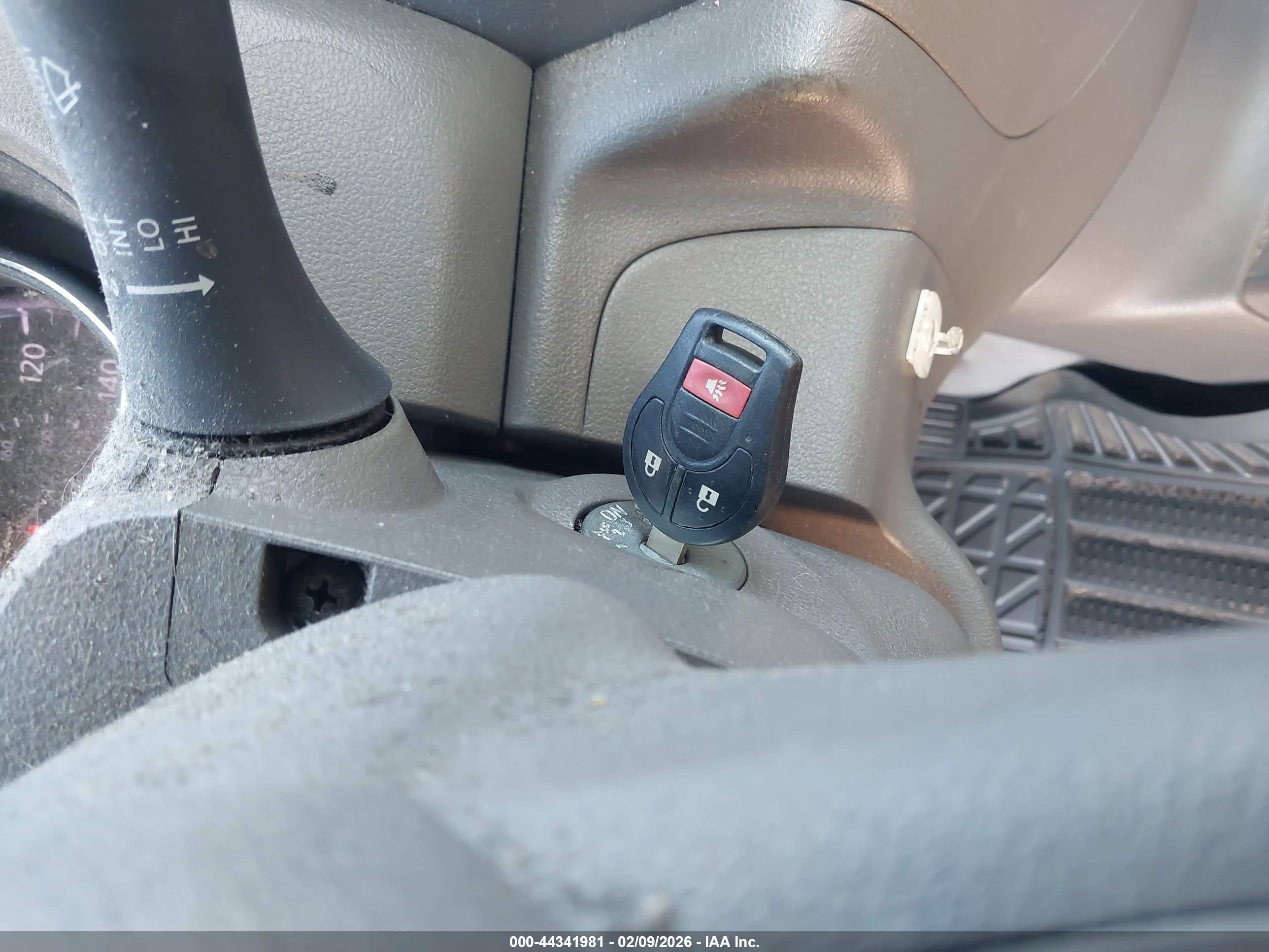 NISSAN VERSA image 11