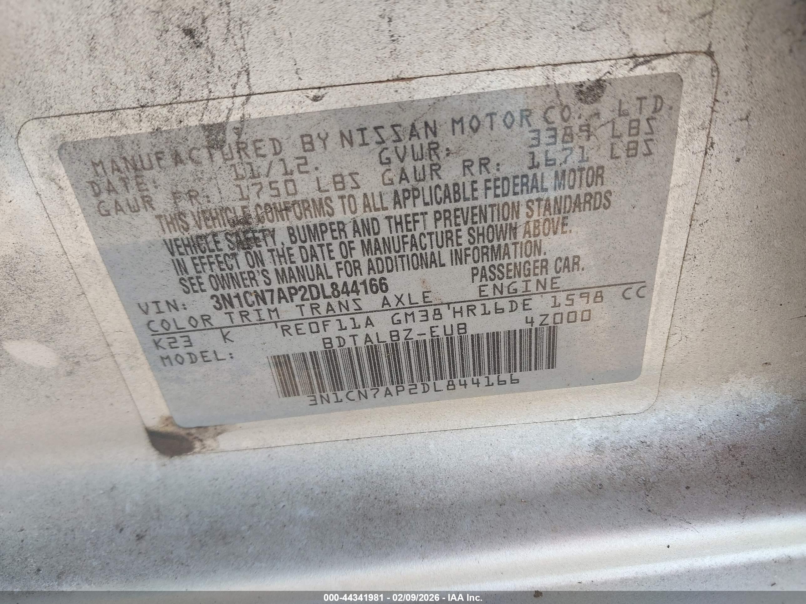 NISSAN VERSA image 9