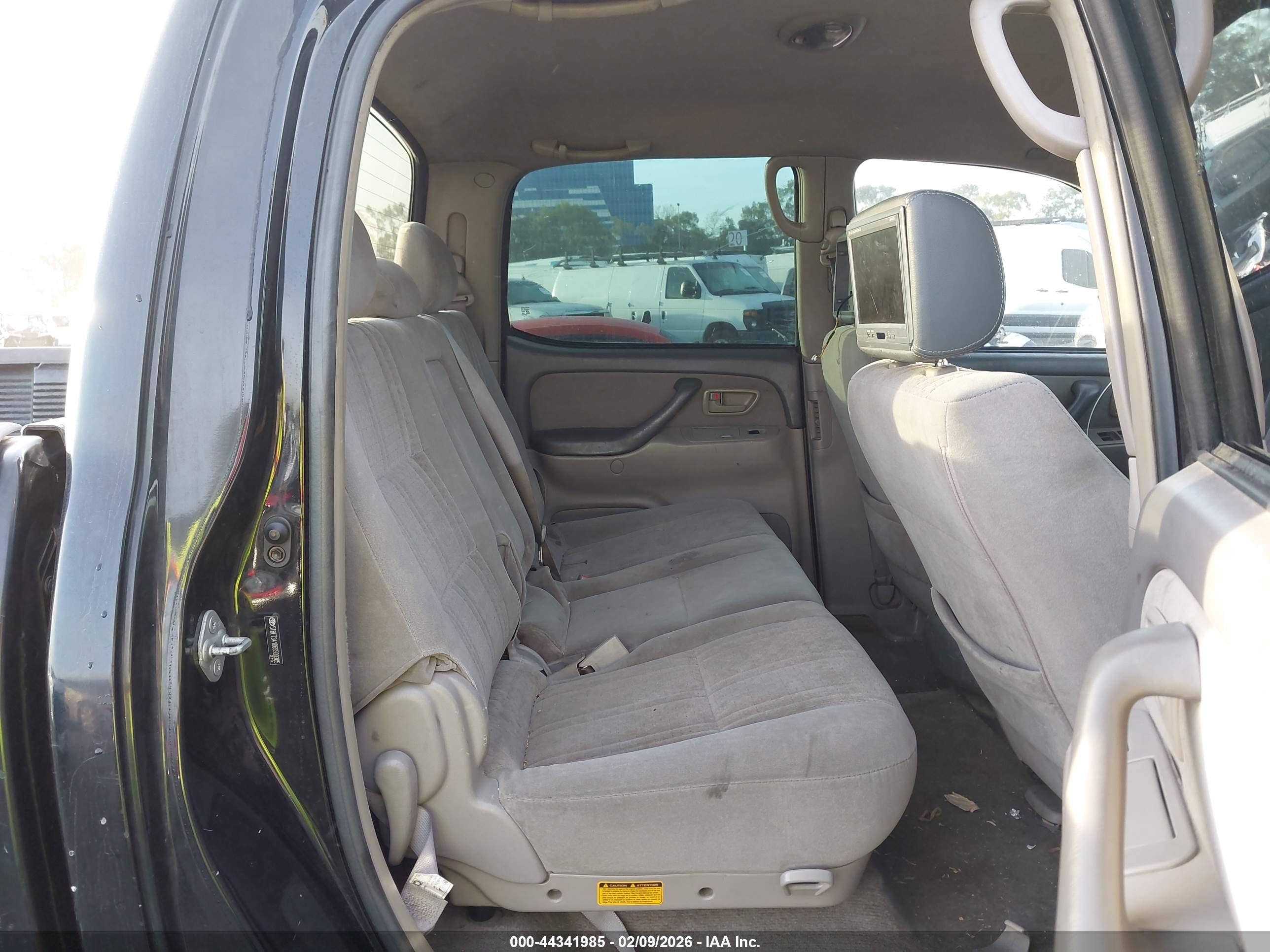 TOYOTA TUNDRA image 8