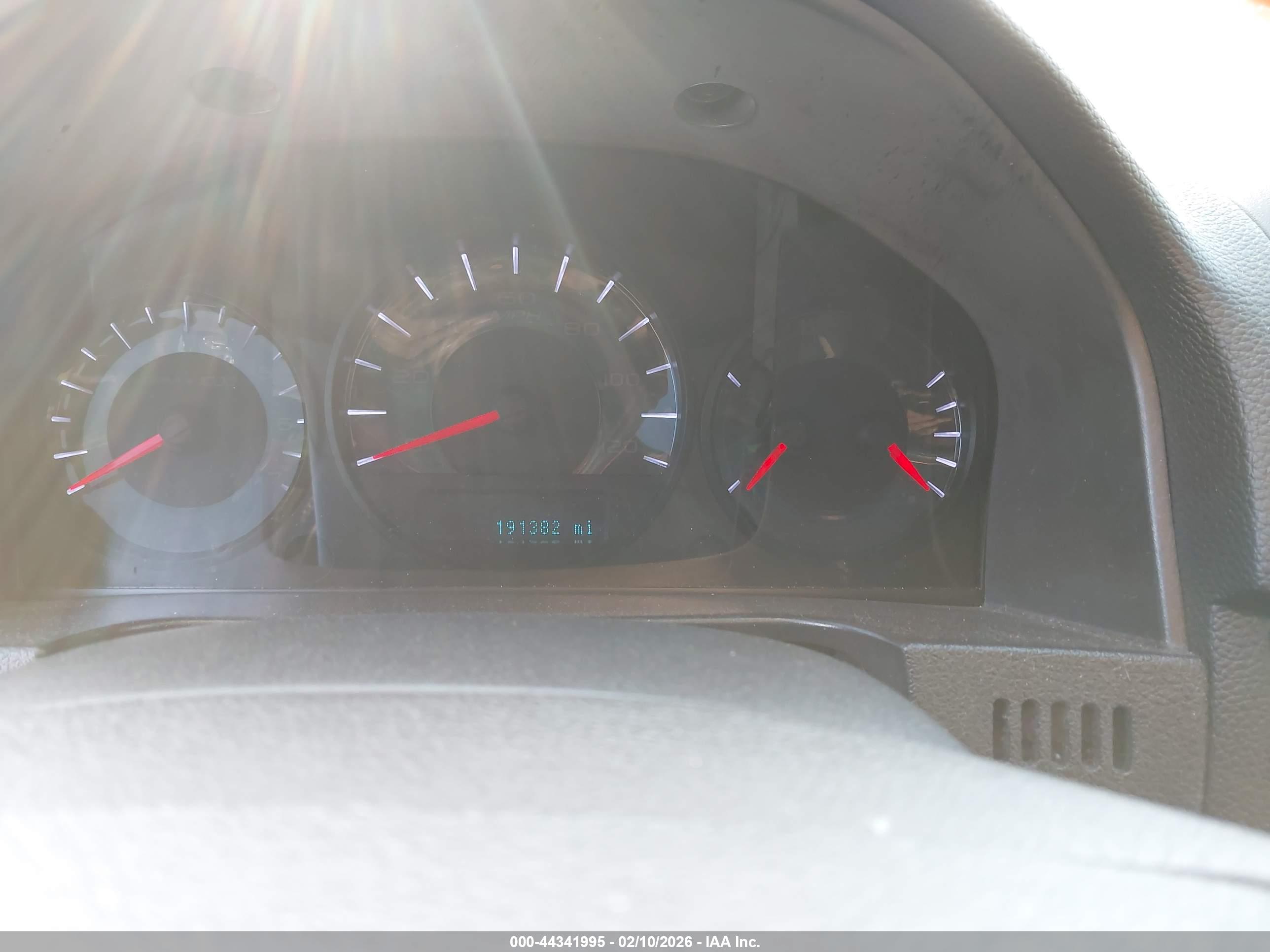 FORD FUSION image 7