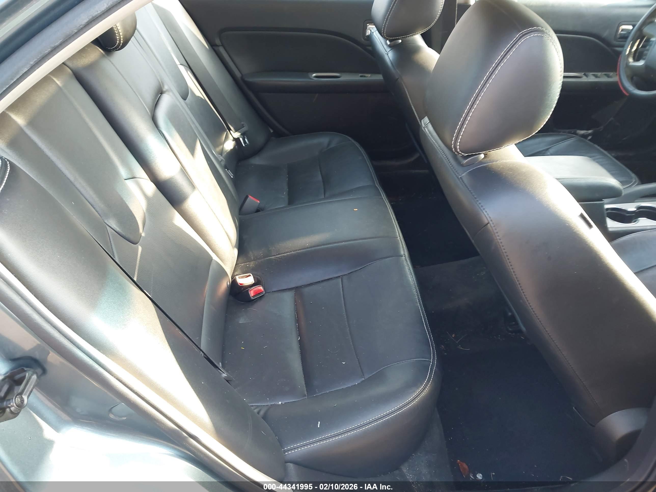 FORD FUSION image 8