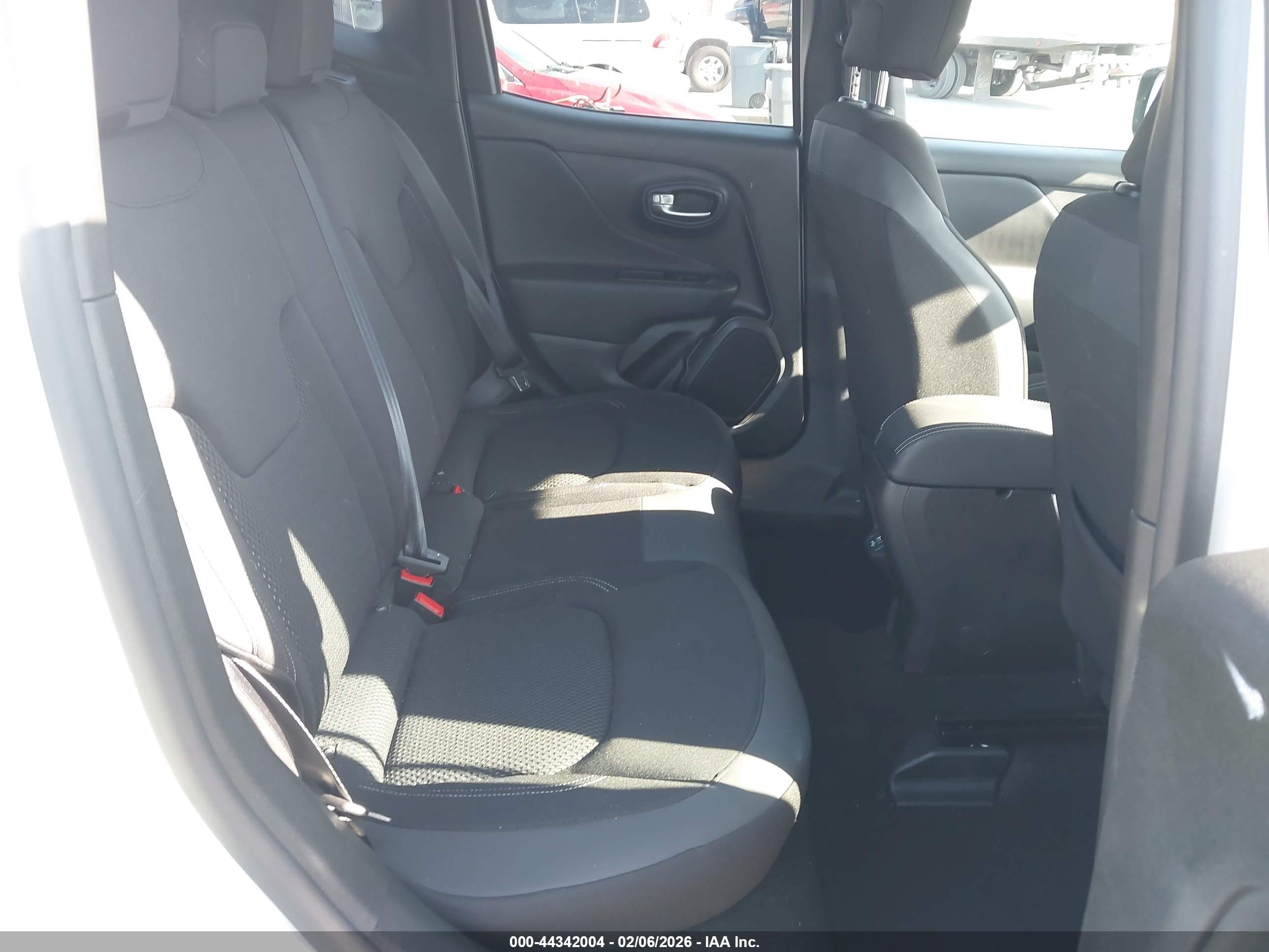 JEEP RENEGADE image 8