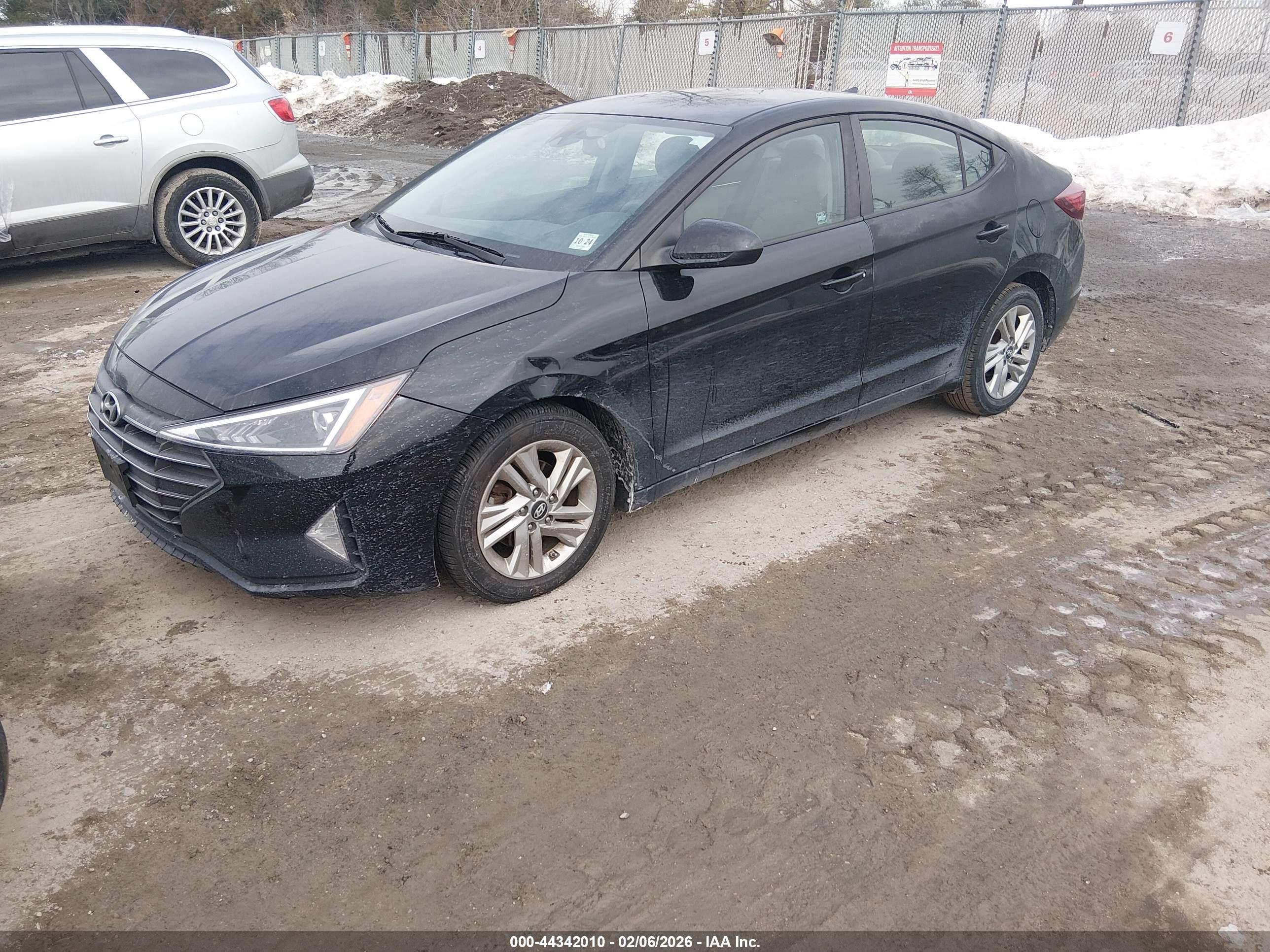 HYUNDAI ELANTRA image 2