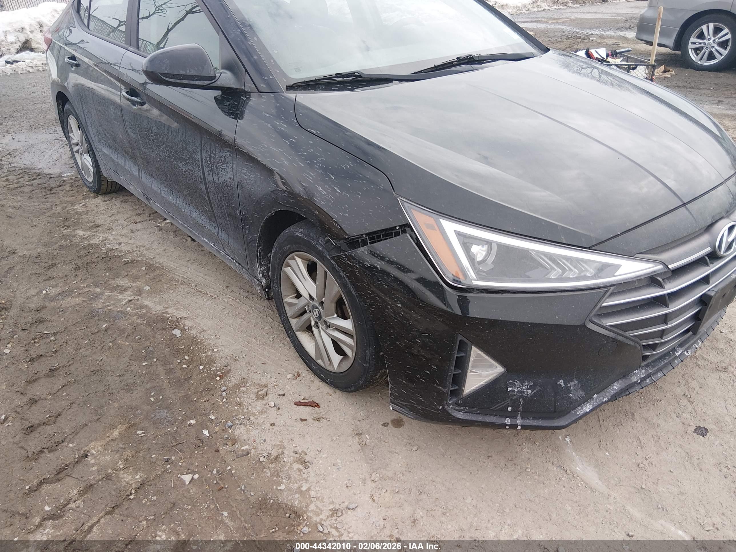 HYUNDAI ELANTRA image 6