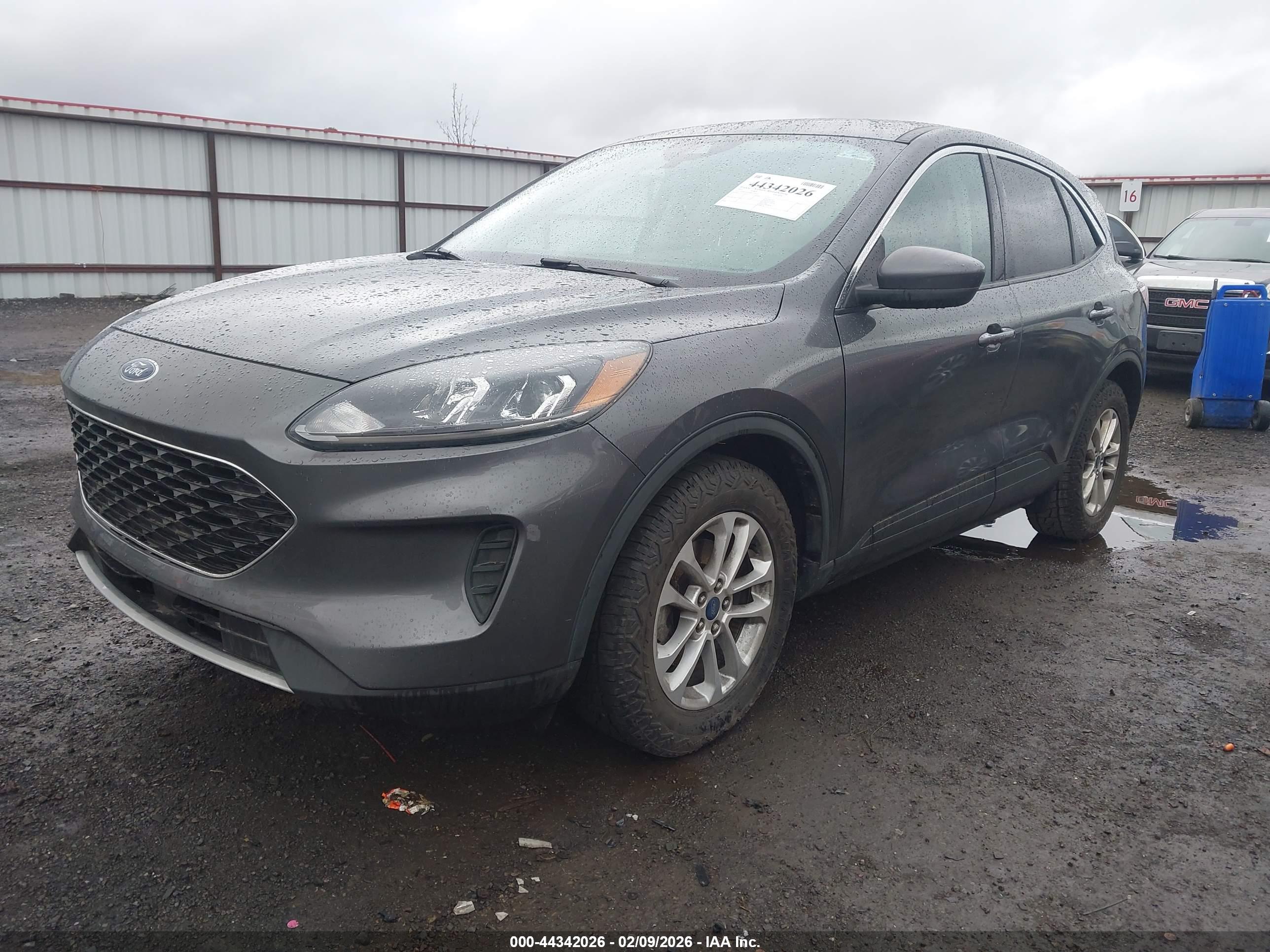 FORD ESCAPE image 2