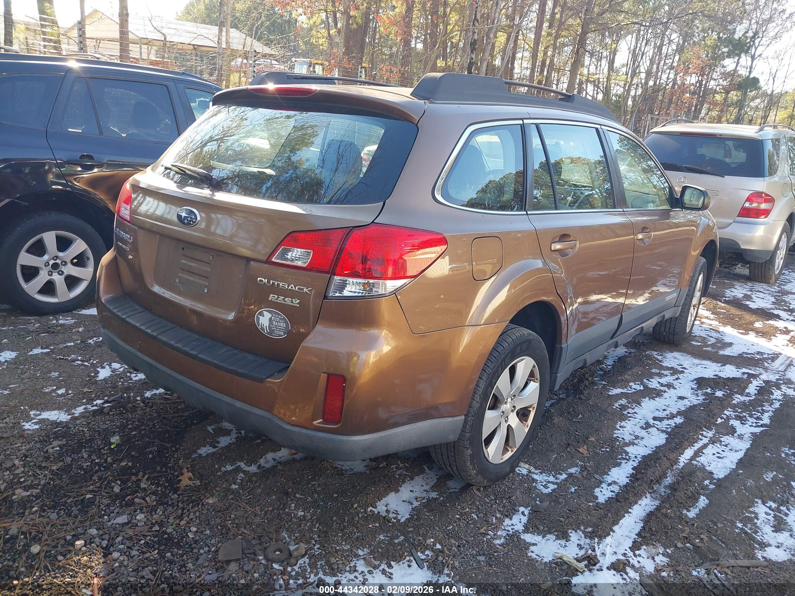 SUBARU OUTBACK image 4