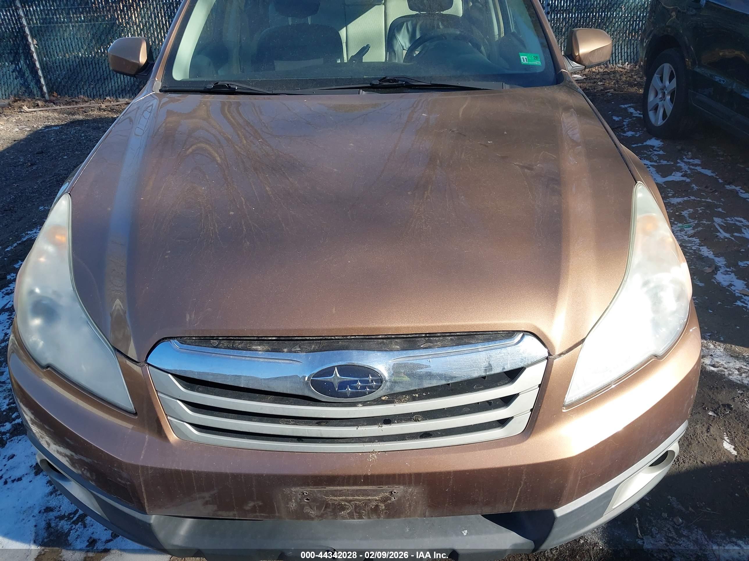 SUBARU OUTBACK image 6