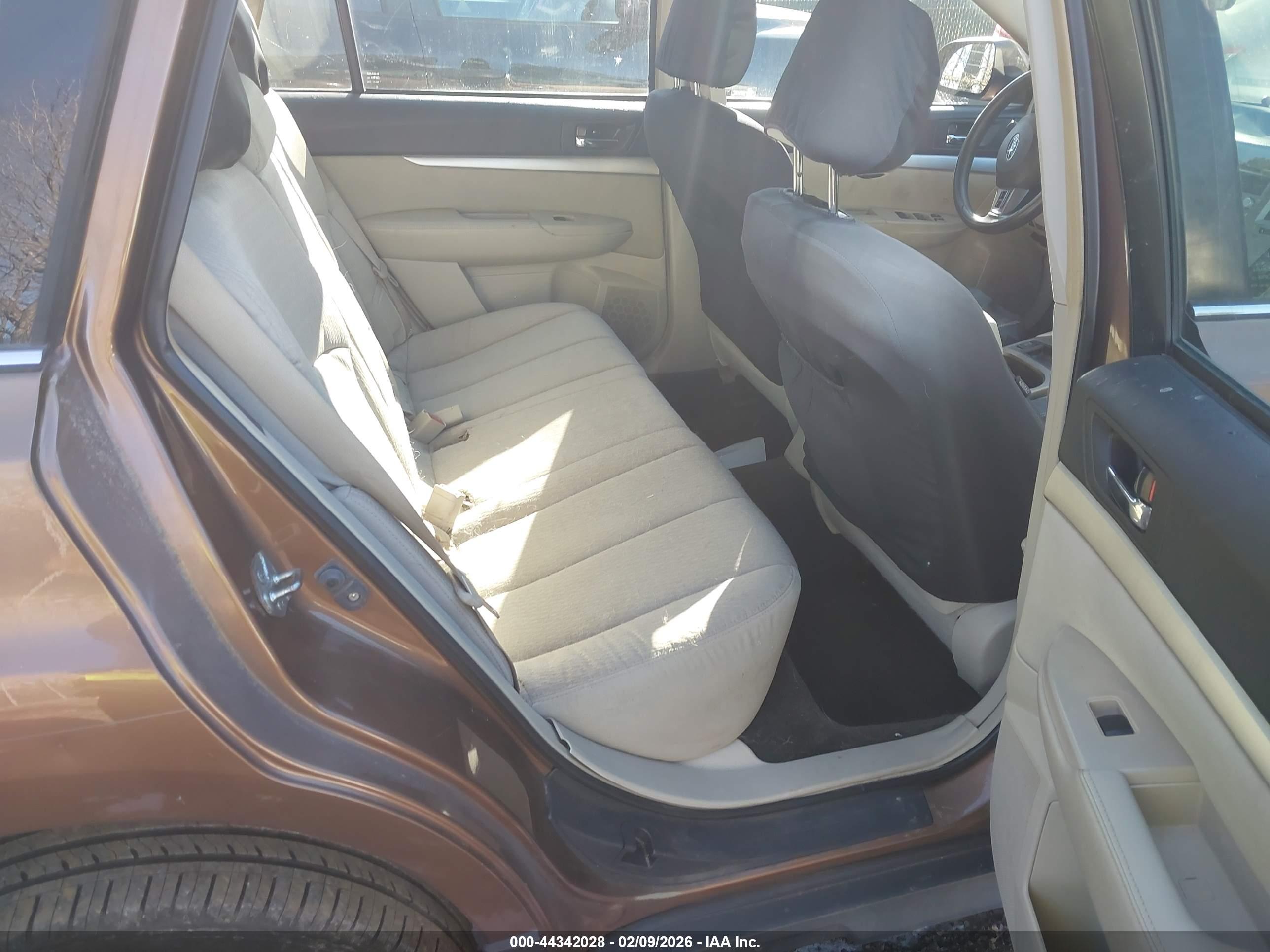 SUBARU OUTBACK image 8