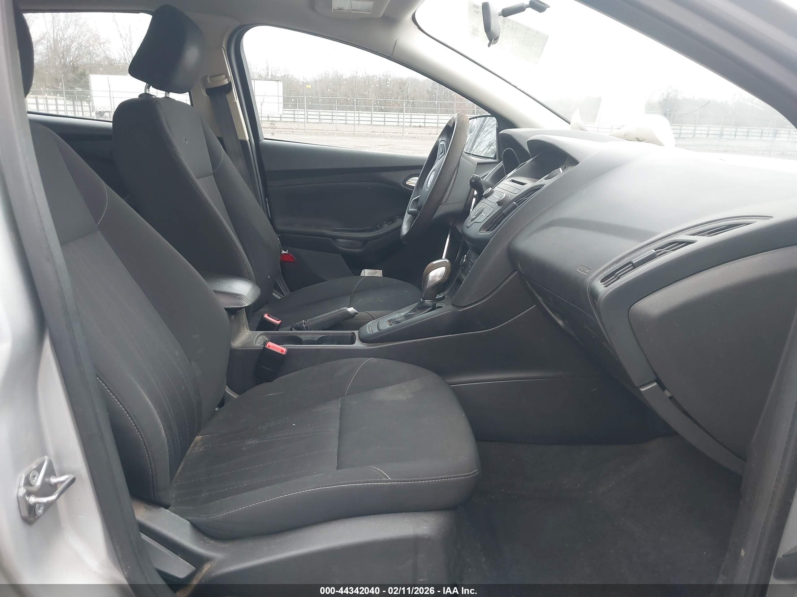FORD FOCUS image 5