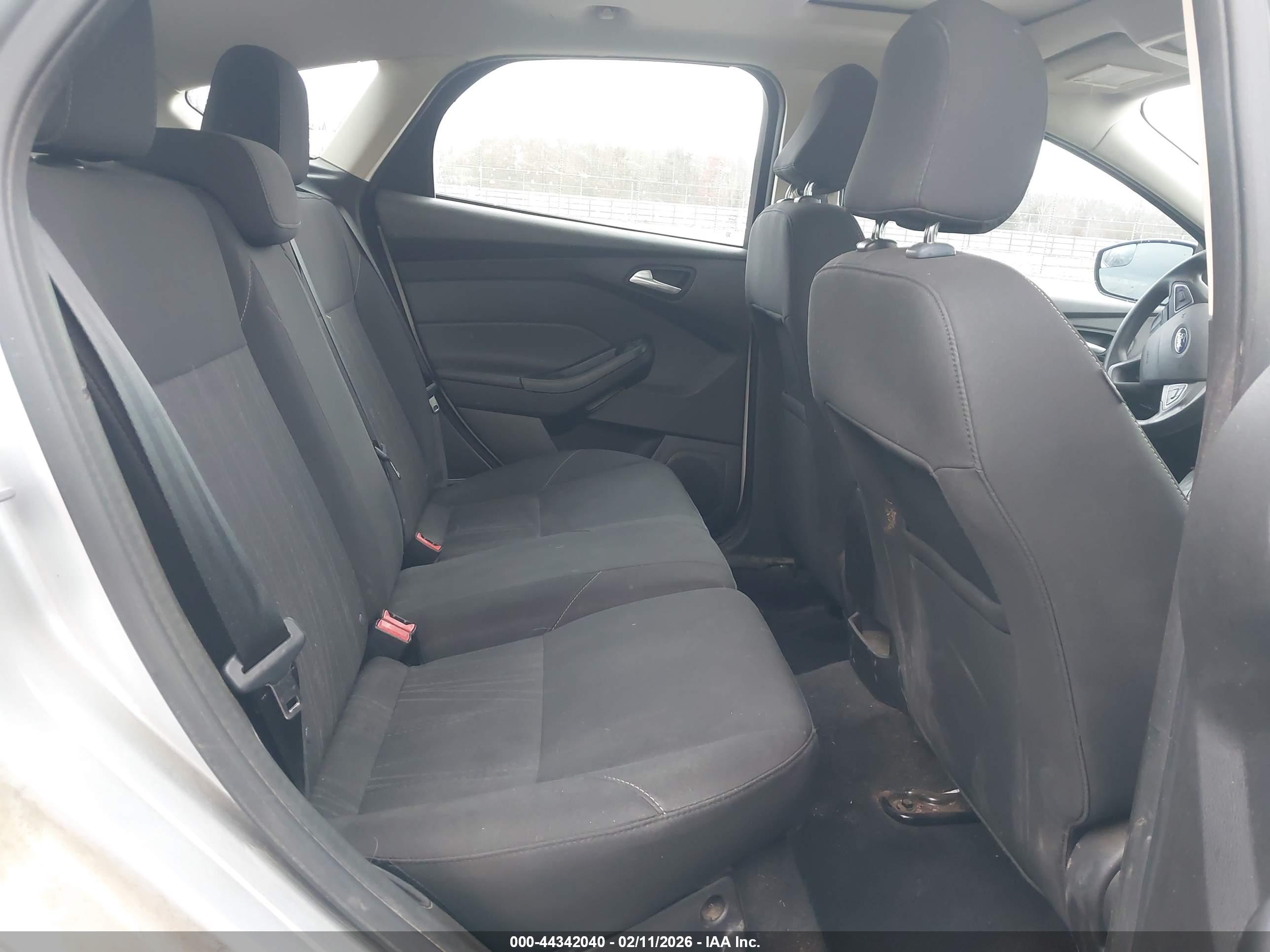 FORD FOCUS image 8