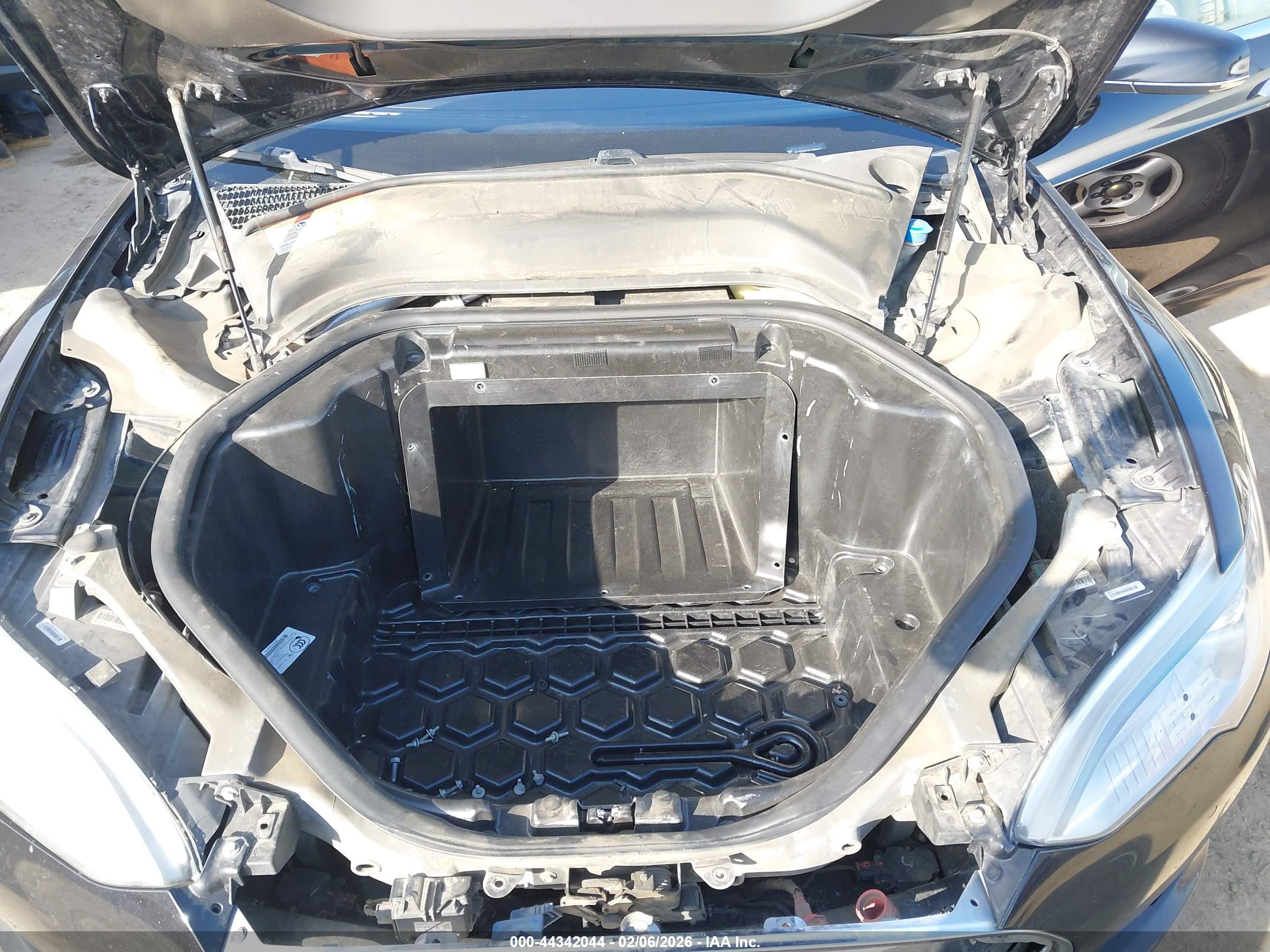 TESLA MODEL image 10