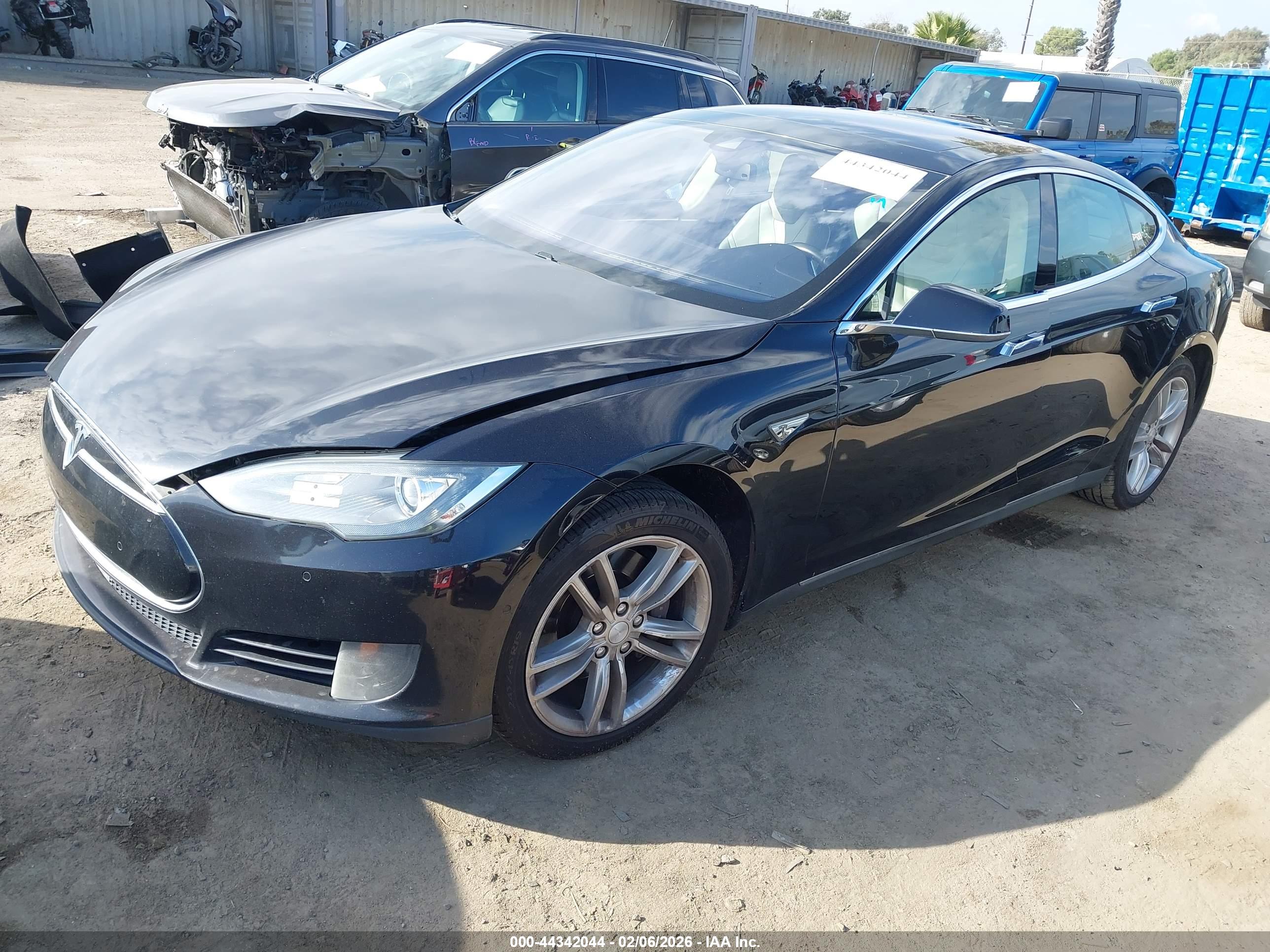 TESLA MODEL image 2