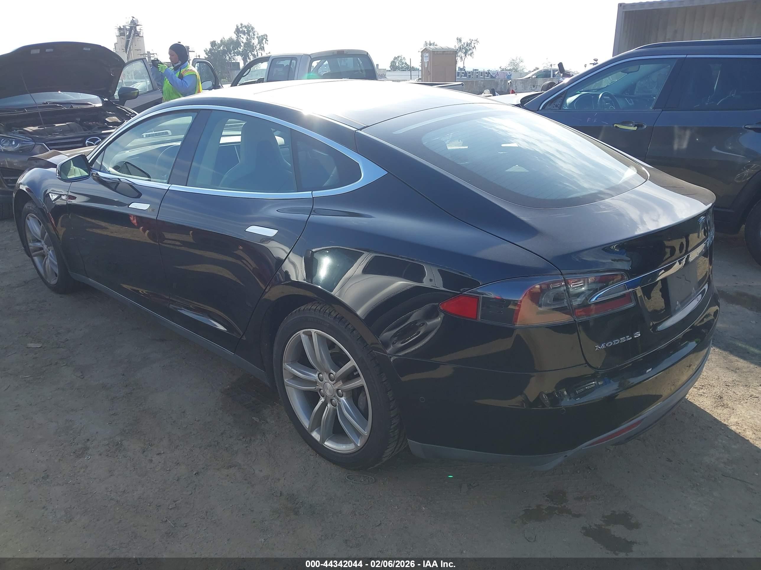 TESLA MODEL image 3