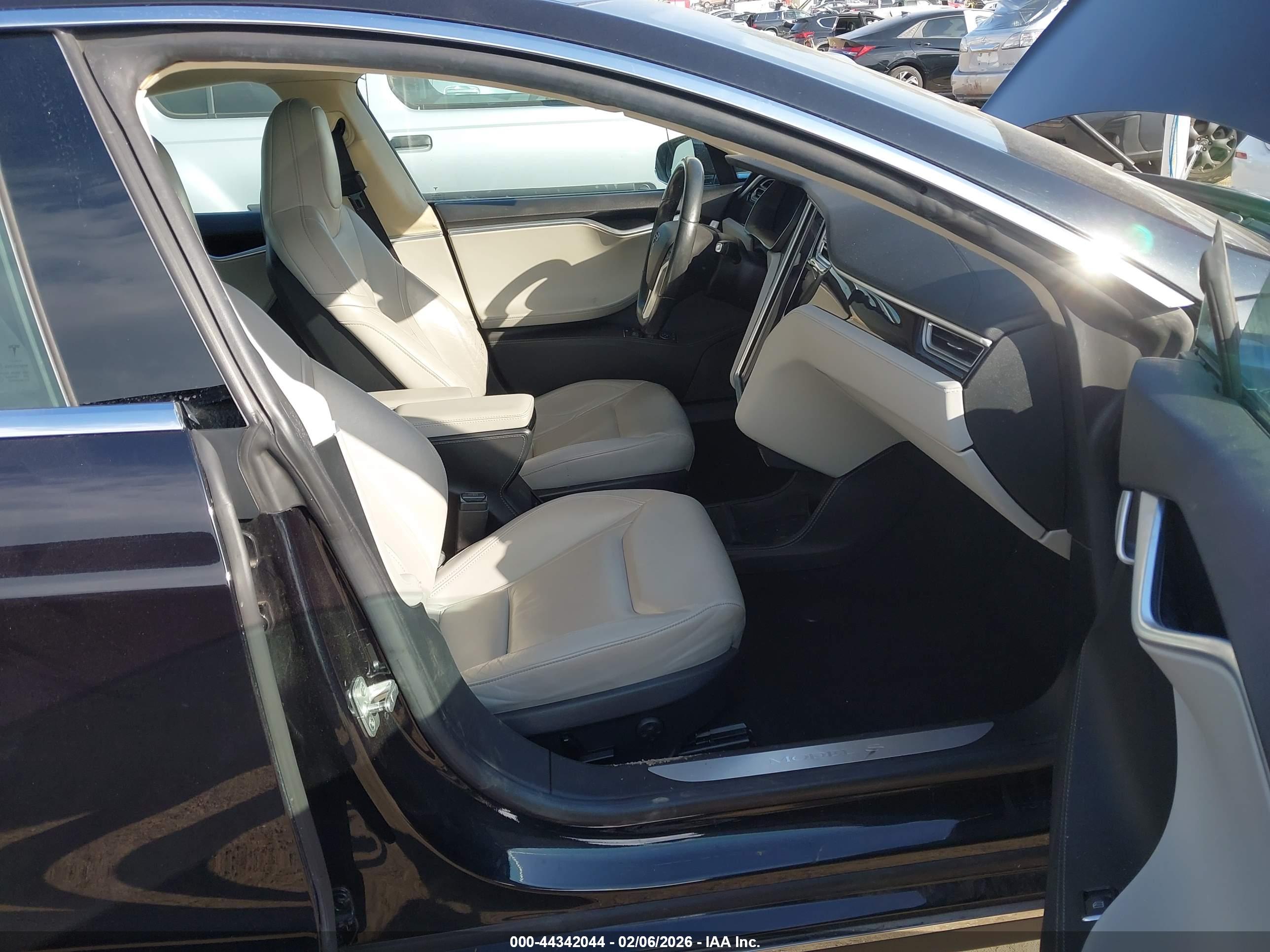 TESLA MODEL image 5