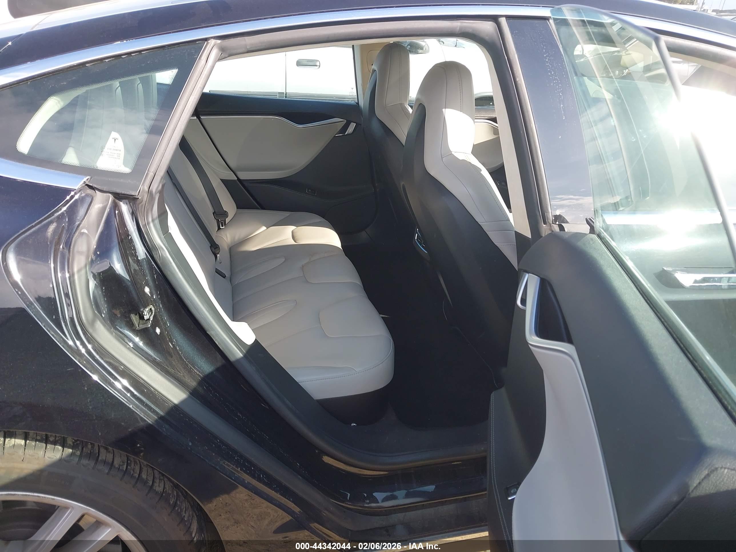 TESLA MODEL image 8
