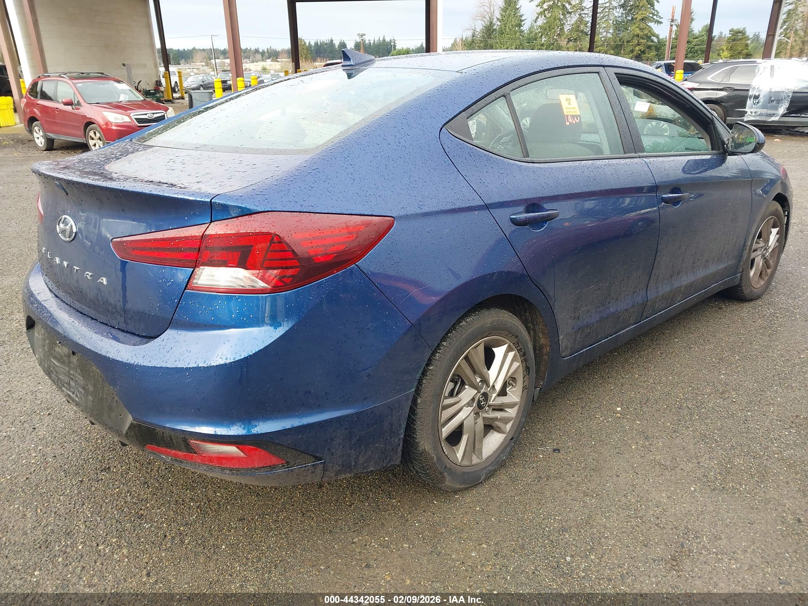 HYUNDAI ELANTRA image 4