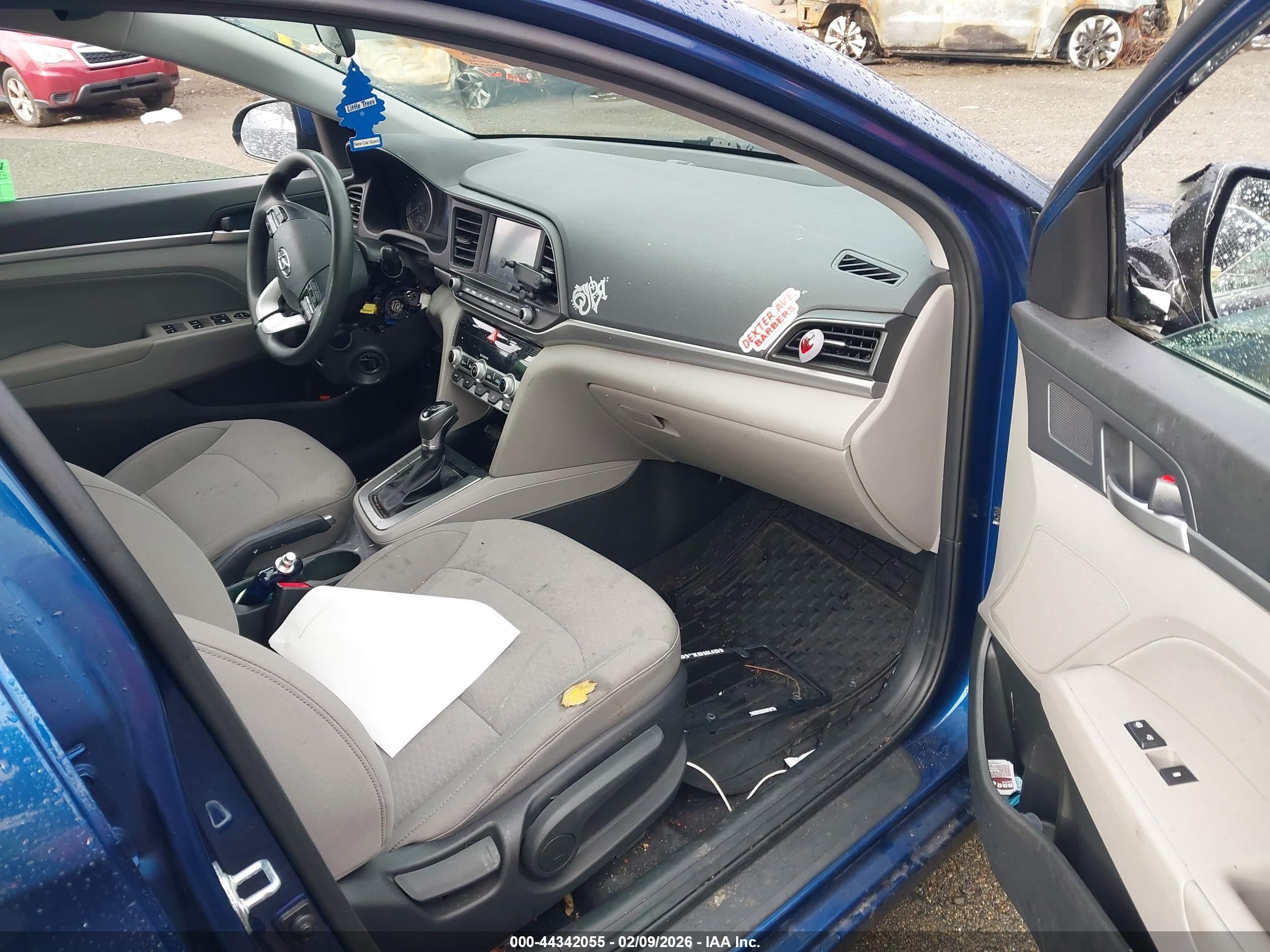 HYUNDAI ELANTRA image 5