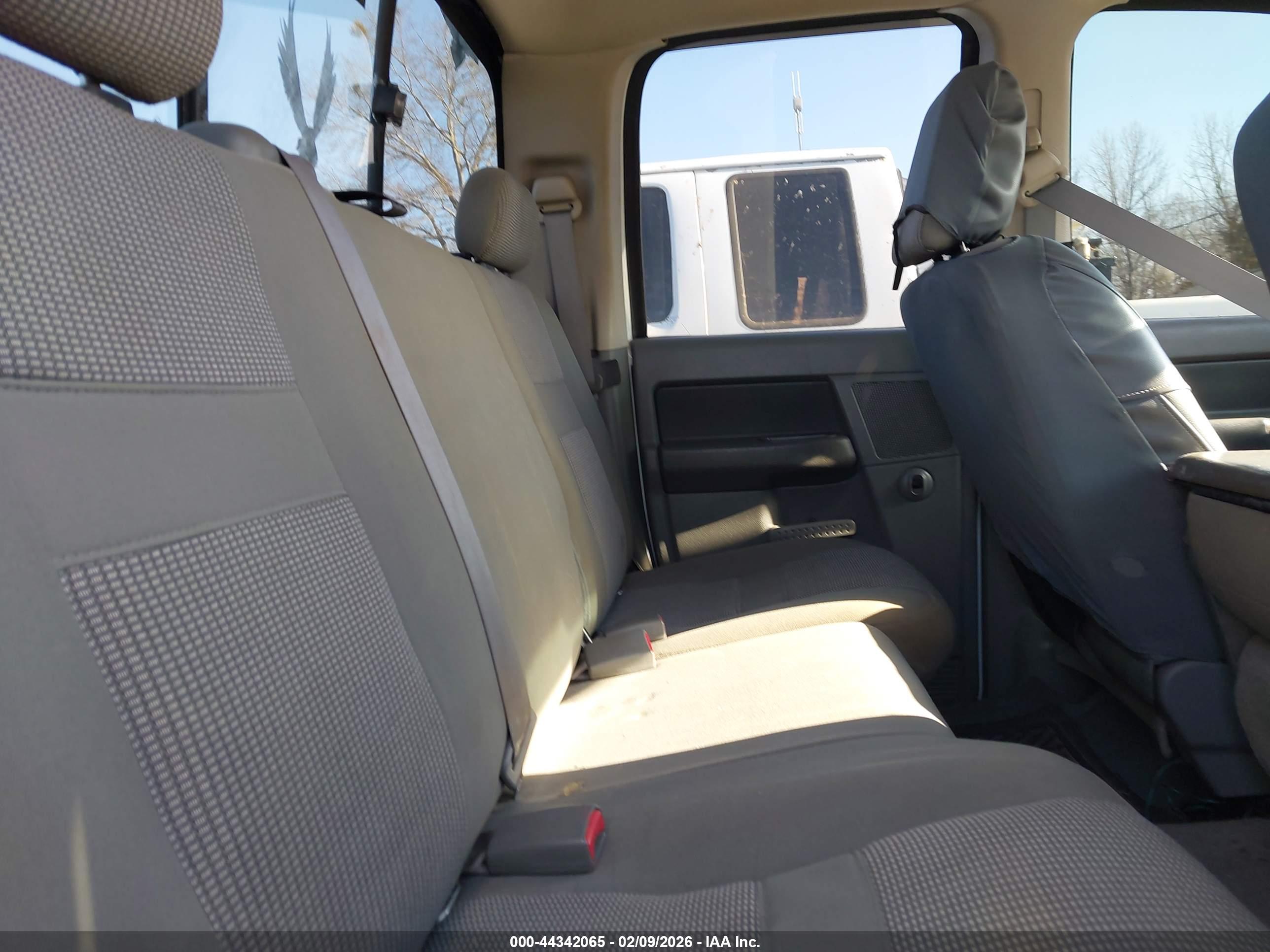 DODGE RAM image 8