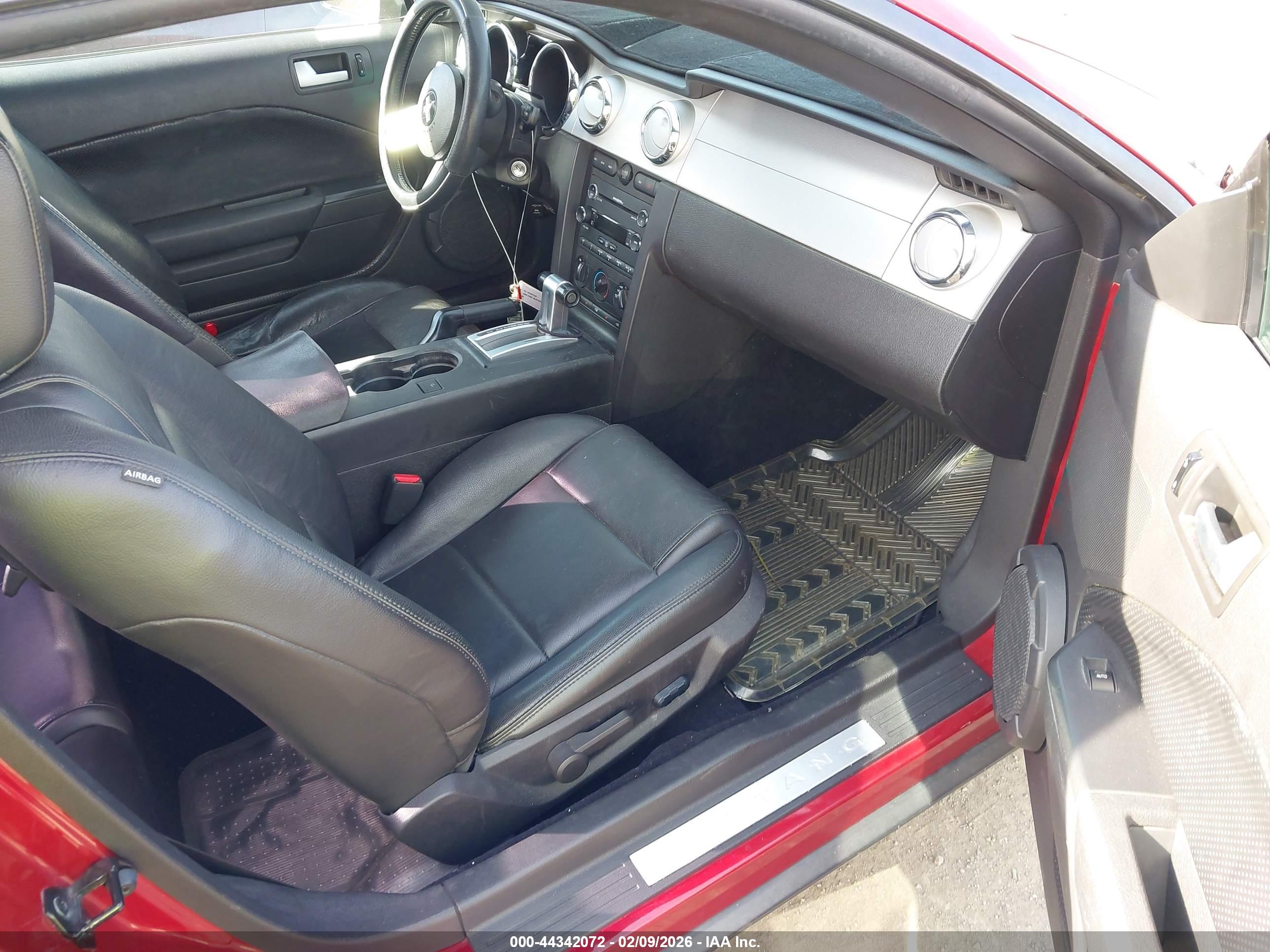 FORD MUSTANG image 5