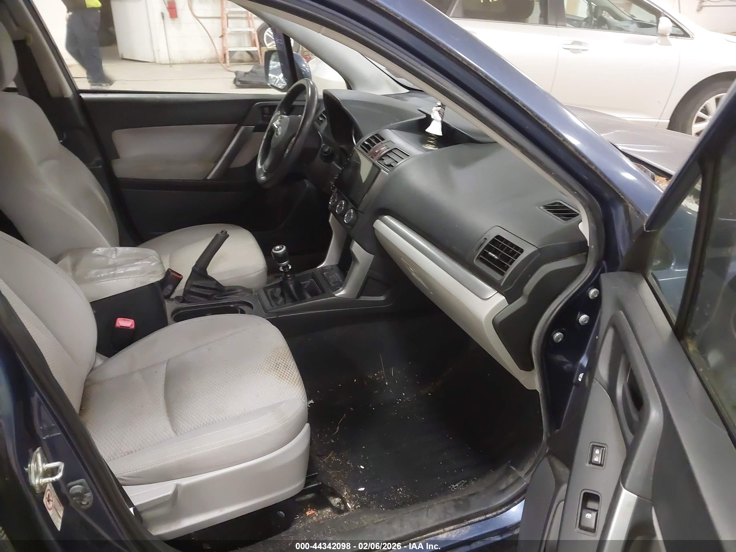 SUBARU FORESTER image 5