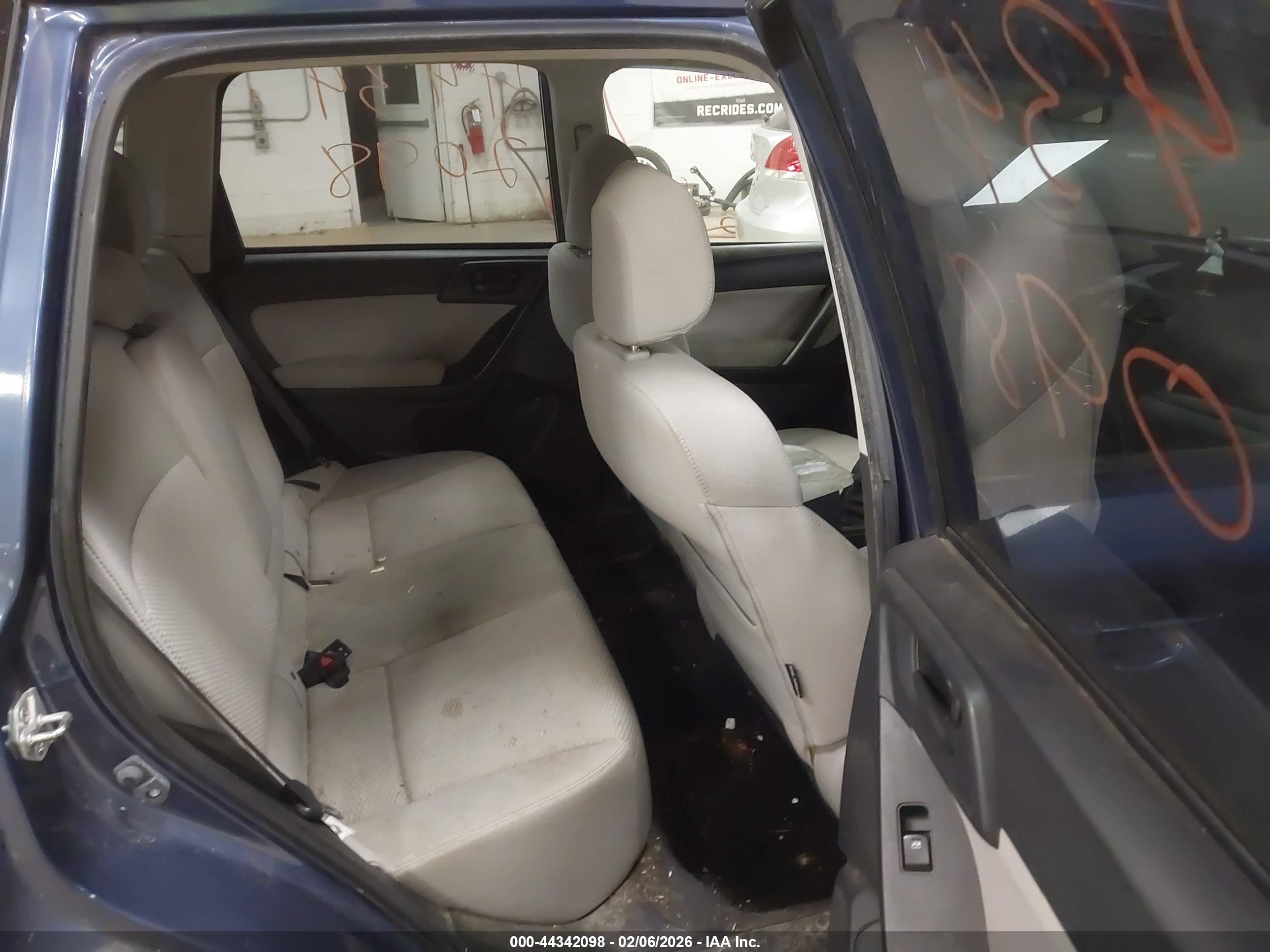 SUBARU FORESTER image 8