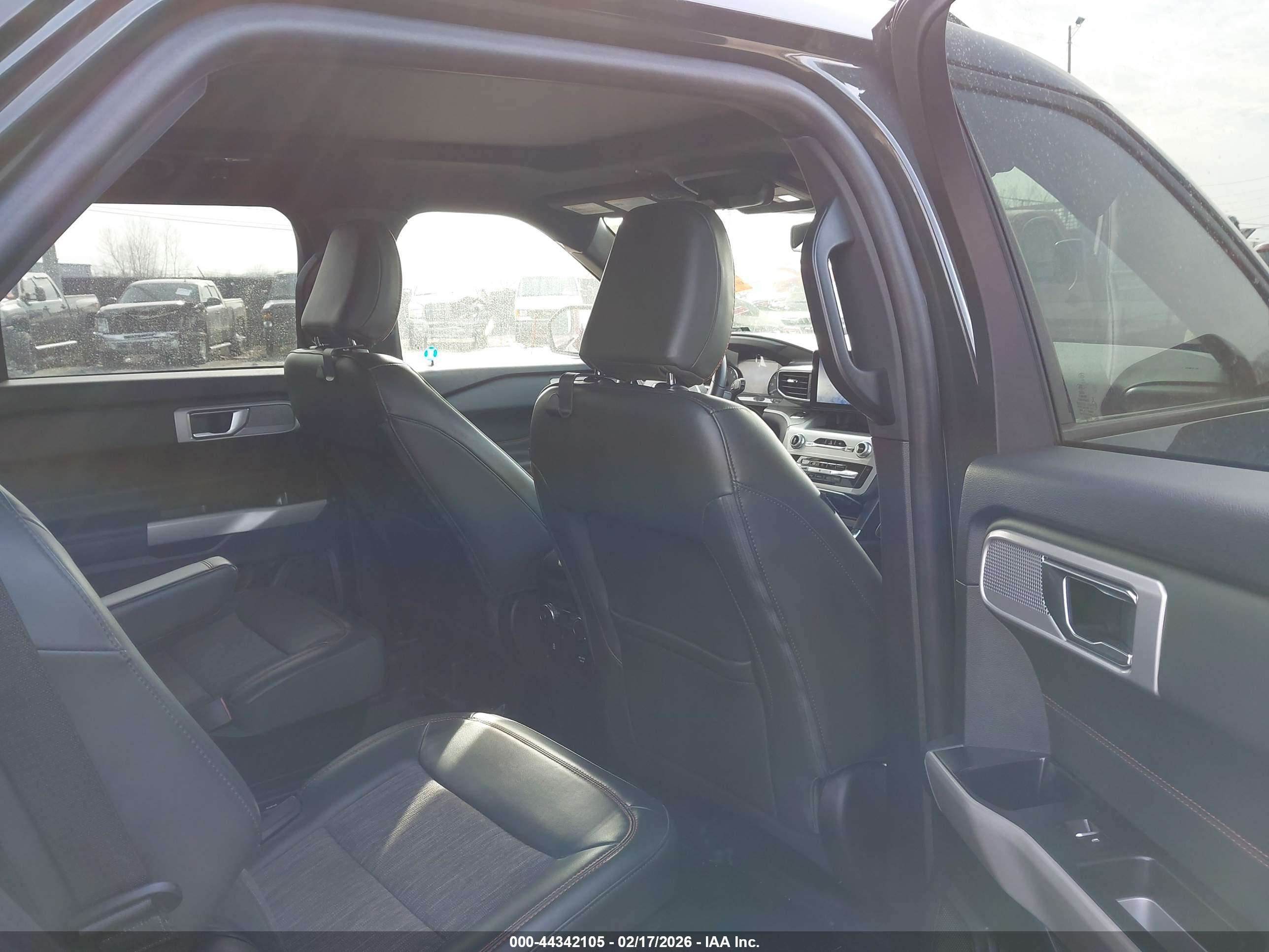 FORD EXPLORER image 8