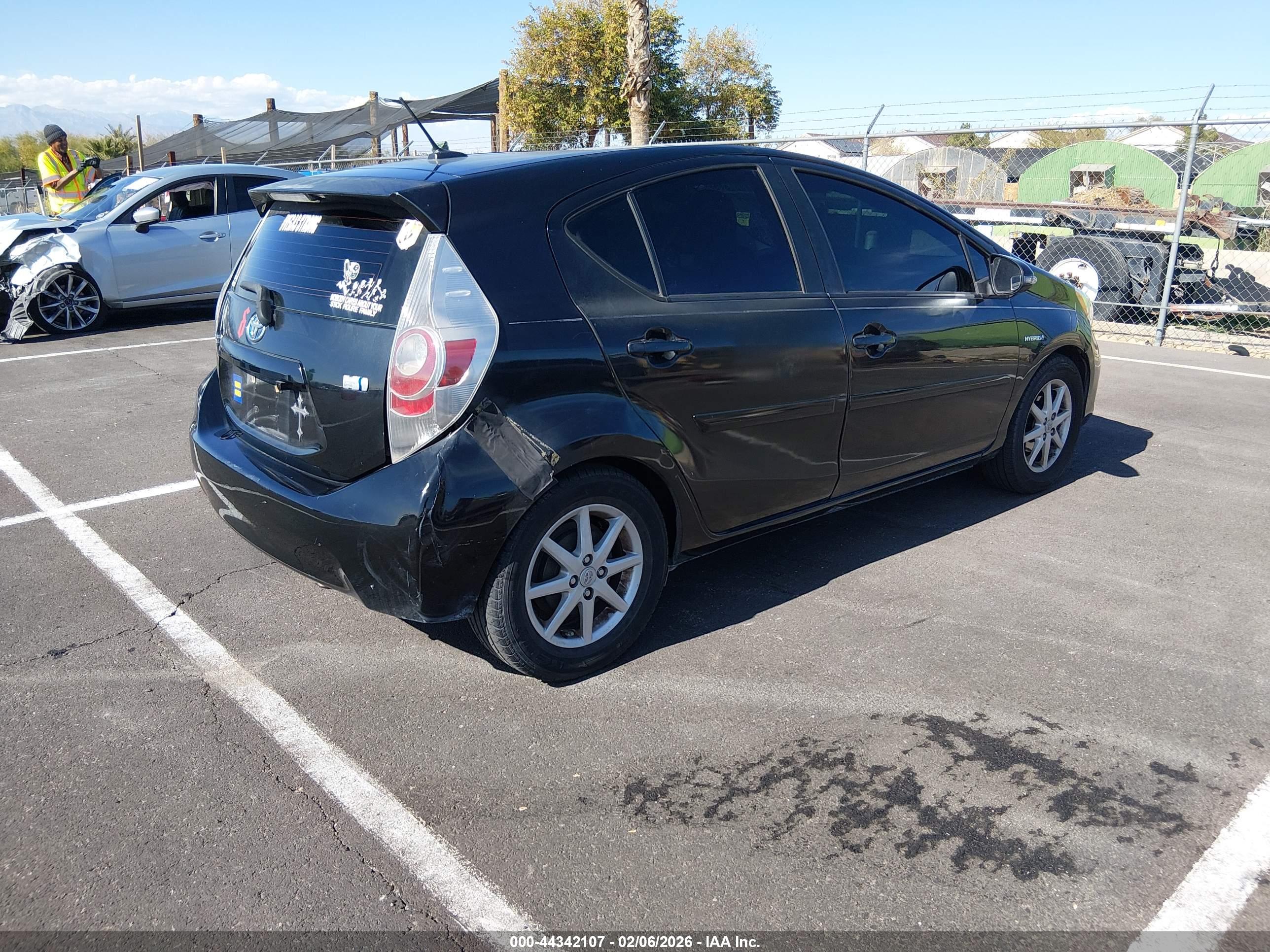 TOYOTA PRIUS image 4