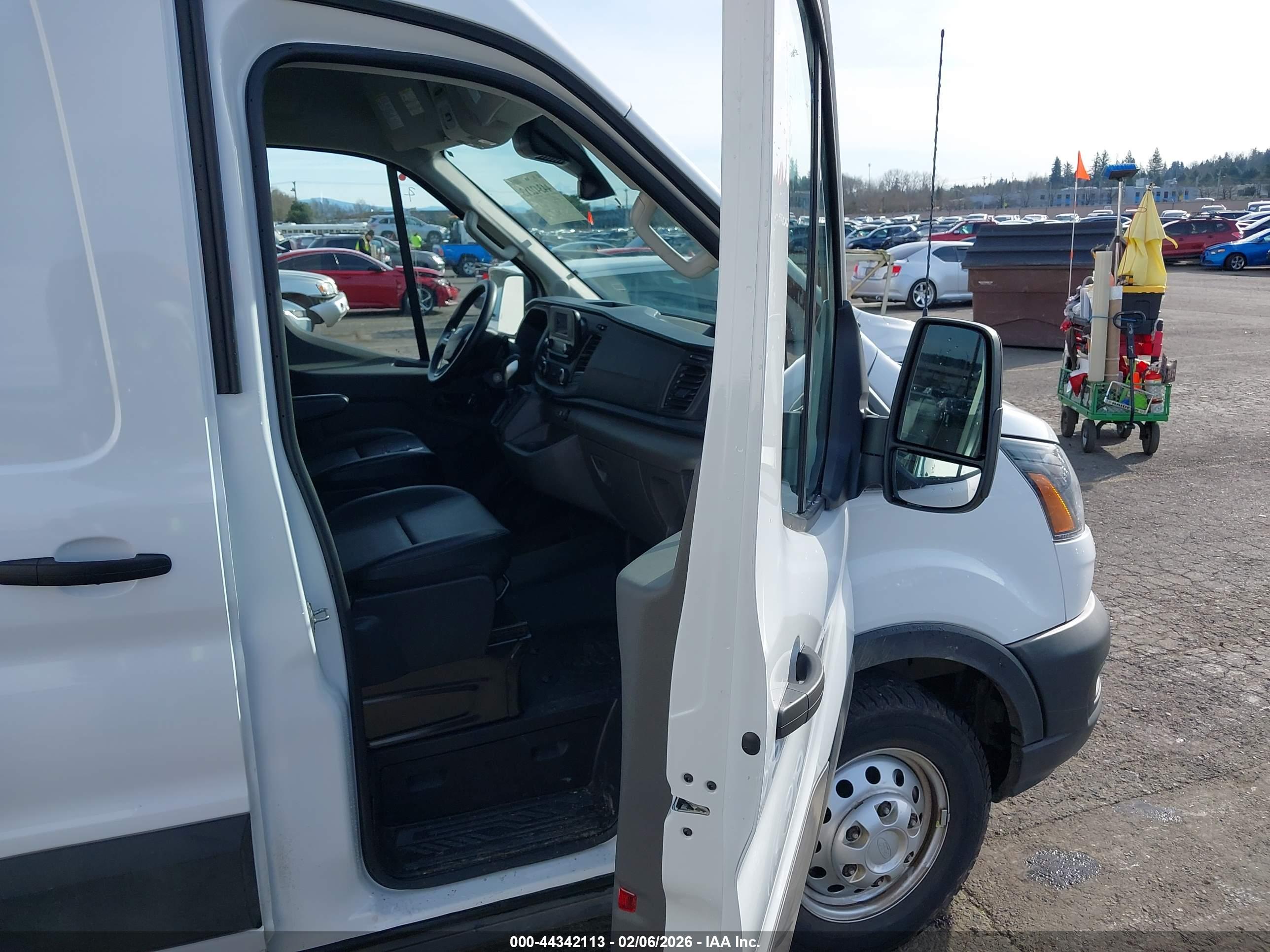 FORD TRANSIT-250 image 5