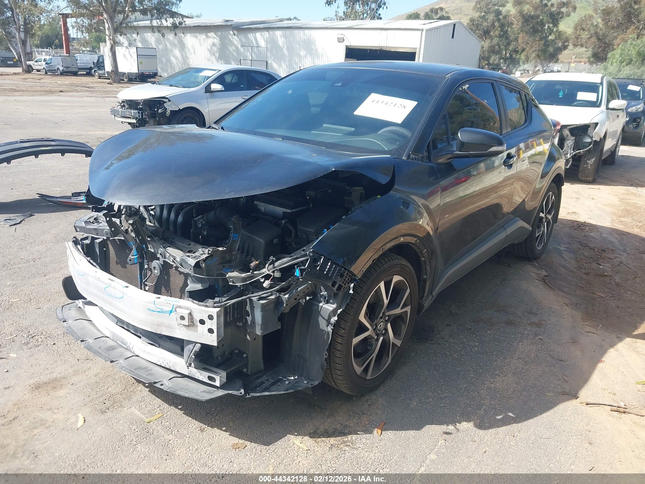TOYOTA C-HR image 2