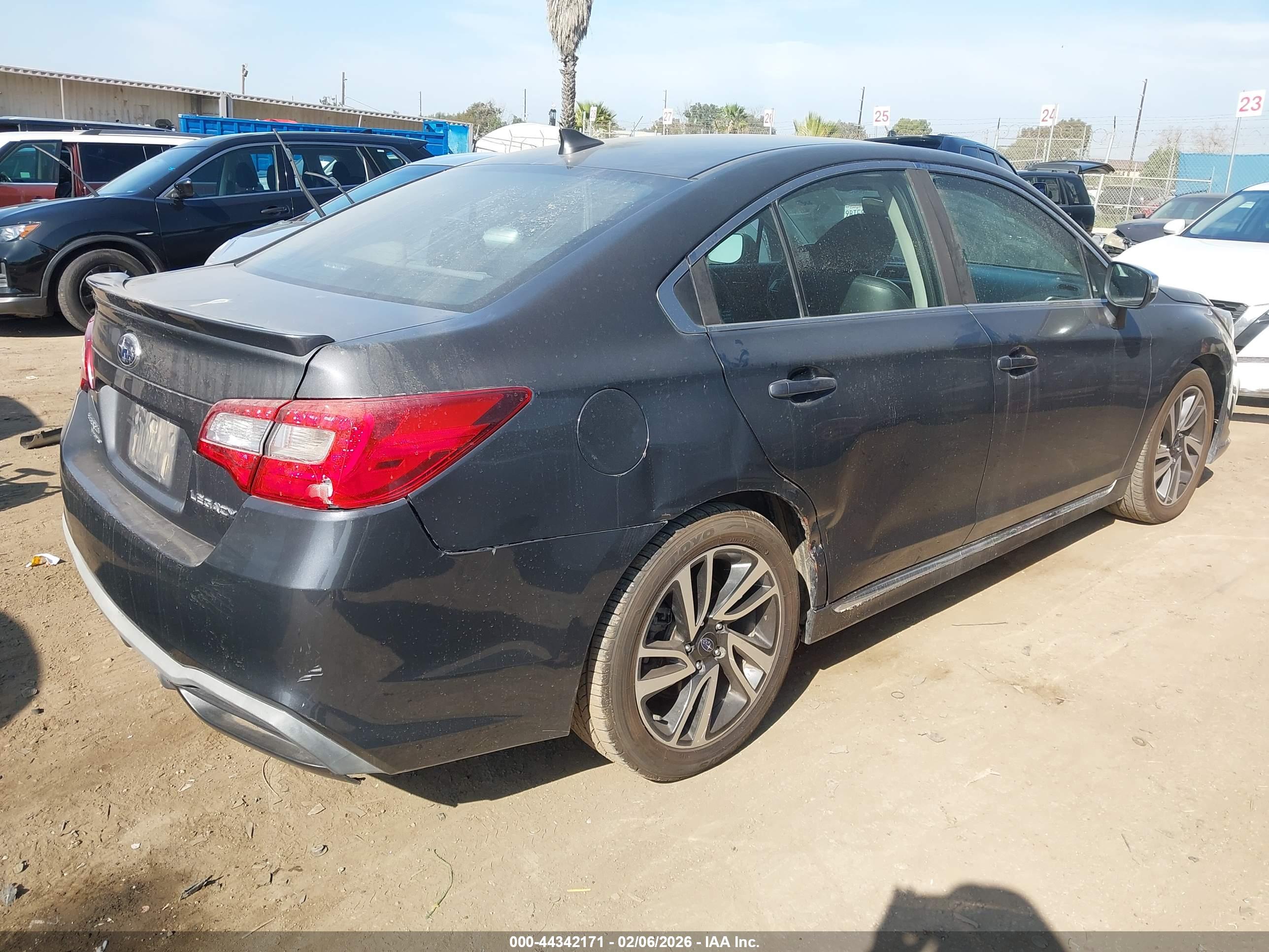 SUBARU LEGACY image 4