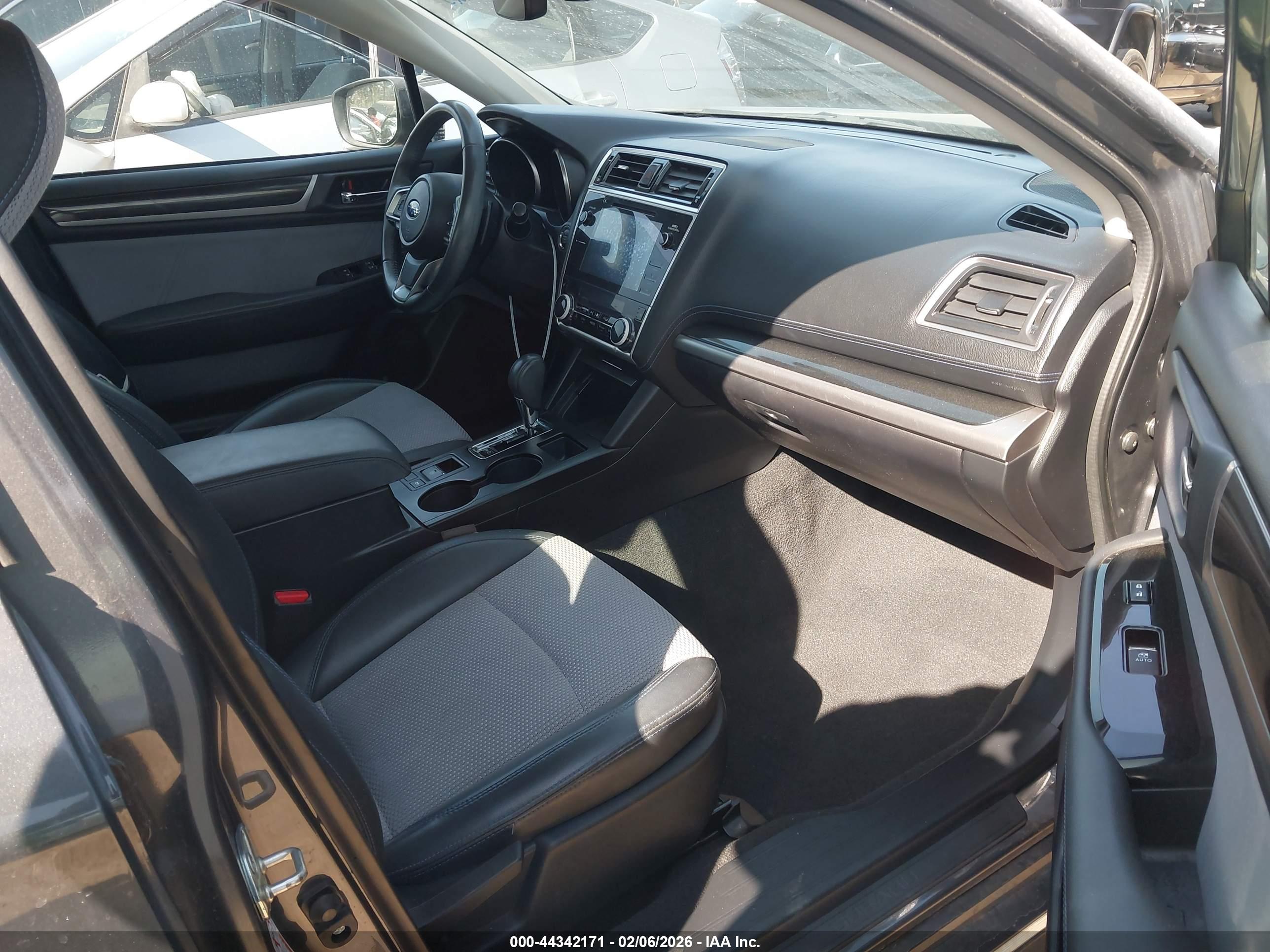 SUBARU LEGACY image 5