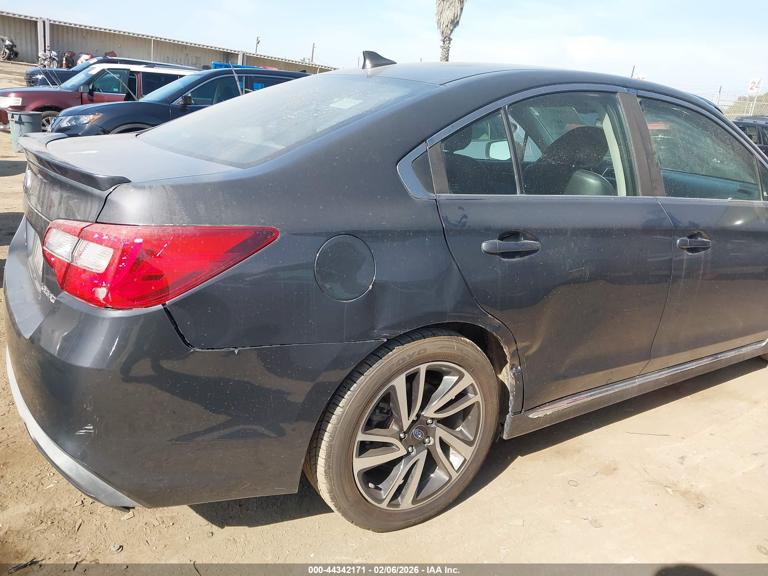 SUBARU LEGACY image 6