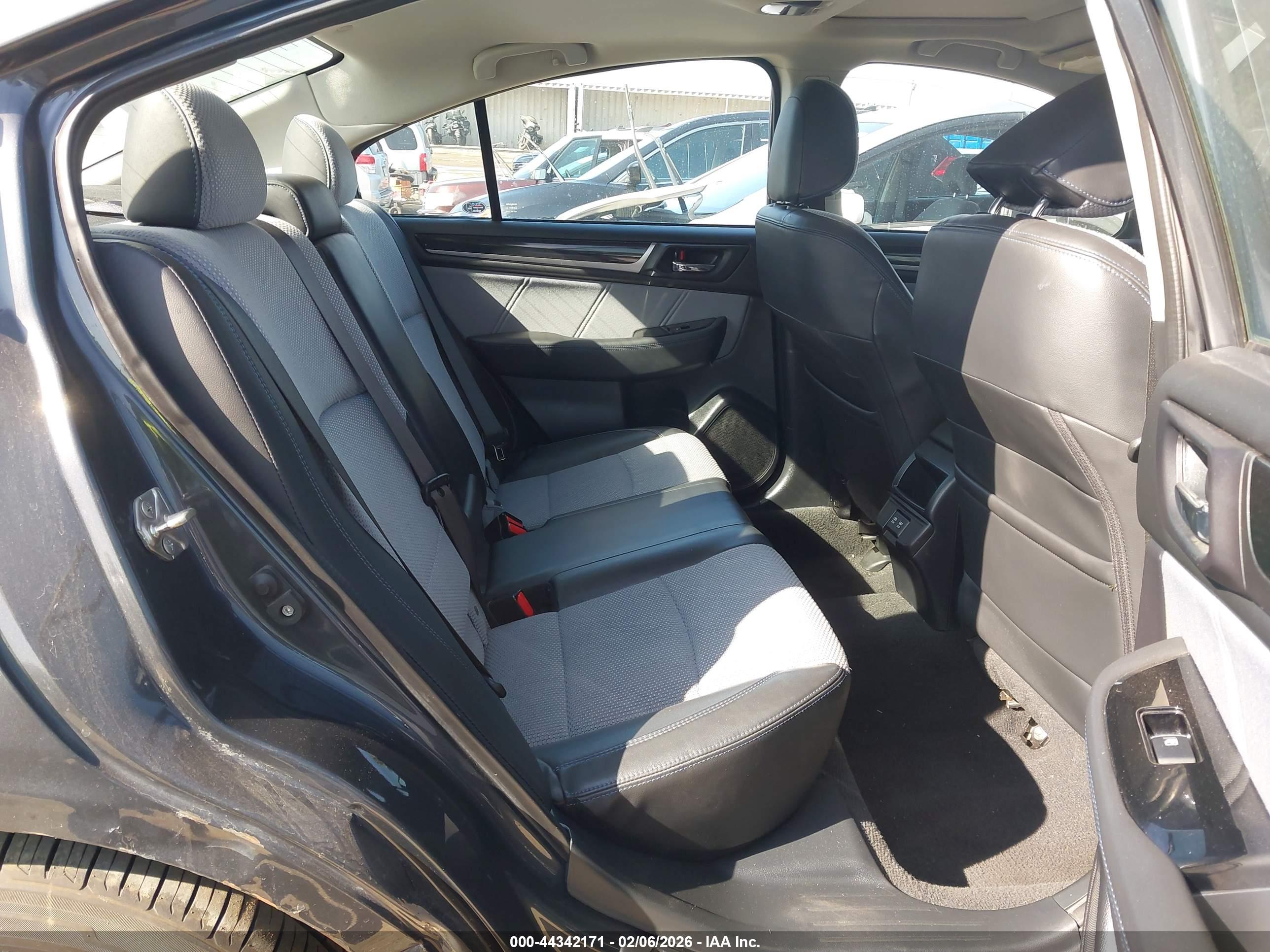 SUBARU LEGACY image 8