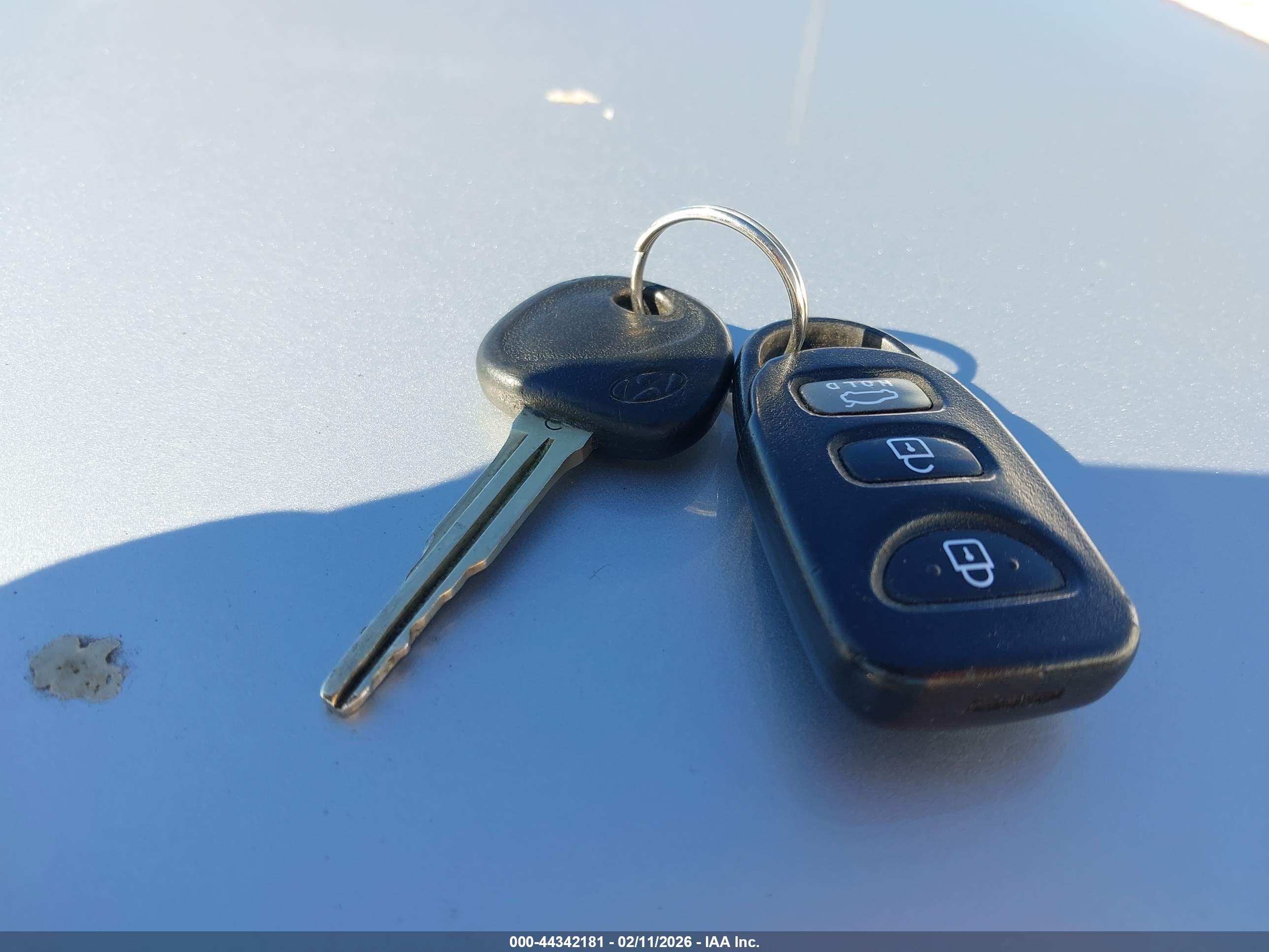 HYUNDAI ELANTRA image 11
