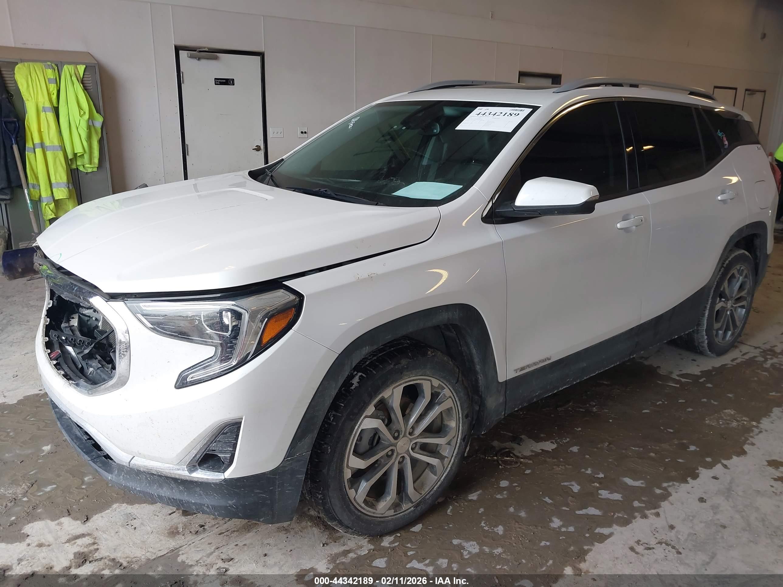 GMC TERRAIN image 2