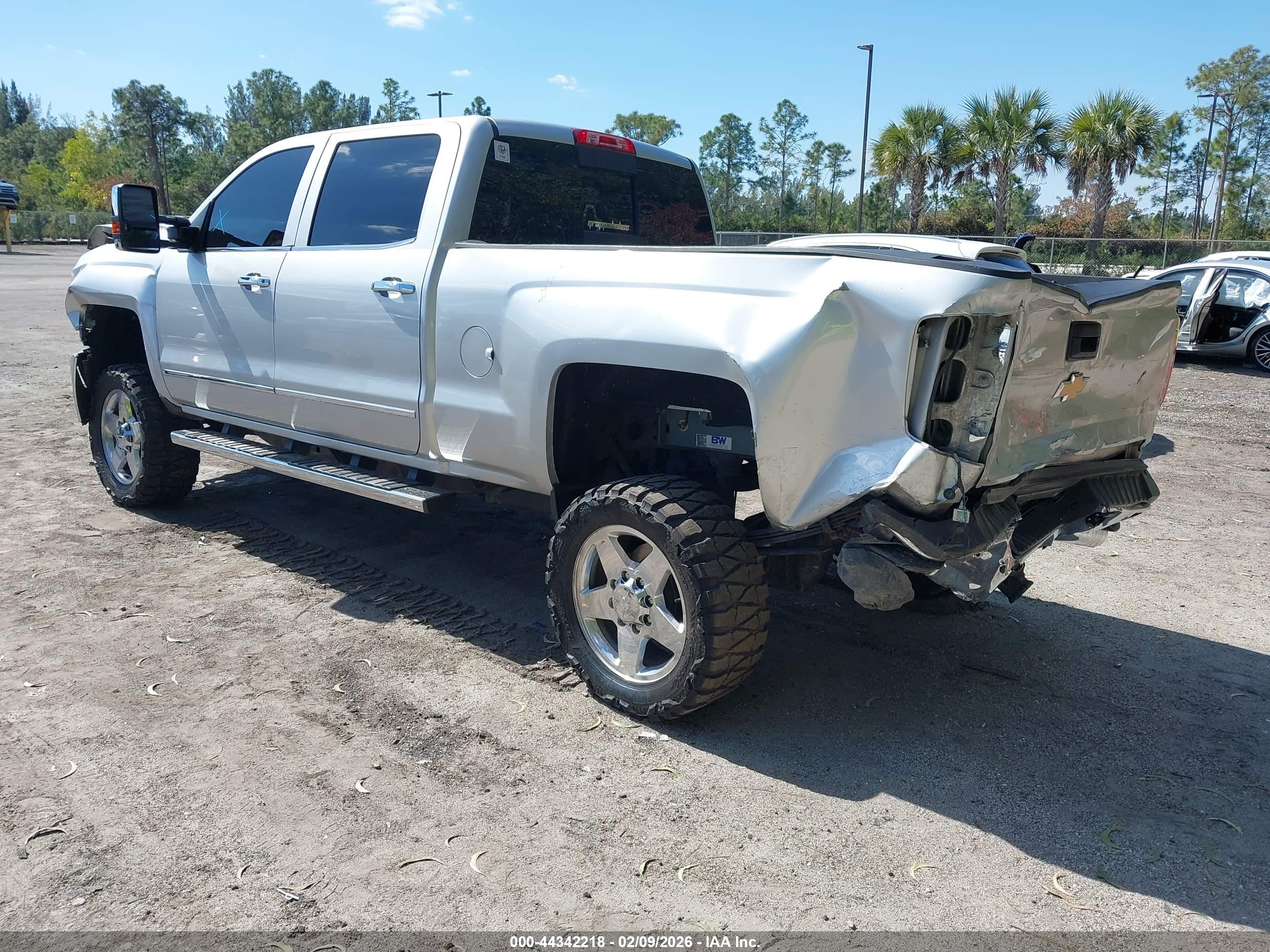 CHEVROLET SILVERADO image 3